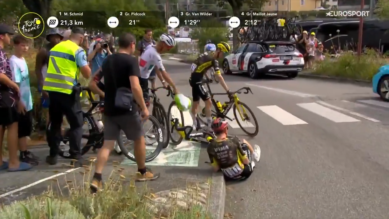 Vingegaard abandona el Tour tras un dura caída antes de Plateau de Solaison