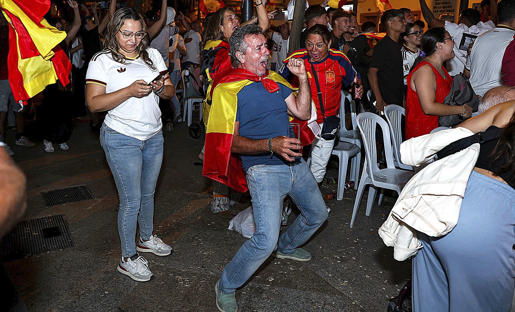 Éxtasis en Los Palacios, cuna sevillana de Fabián Ruiz y Gavi: "Argentina no ha merecido ganar, ni ha tirado a puerta"