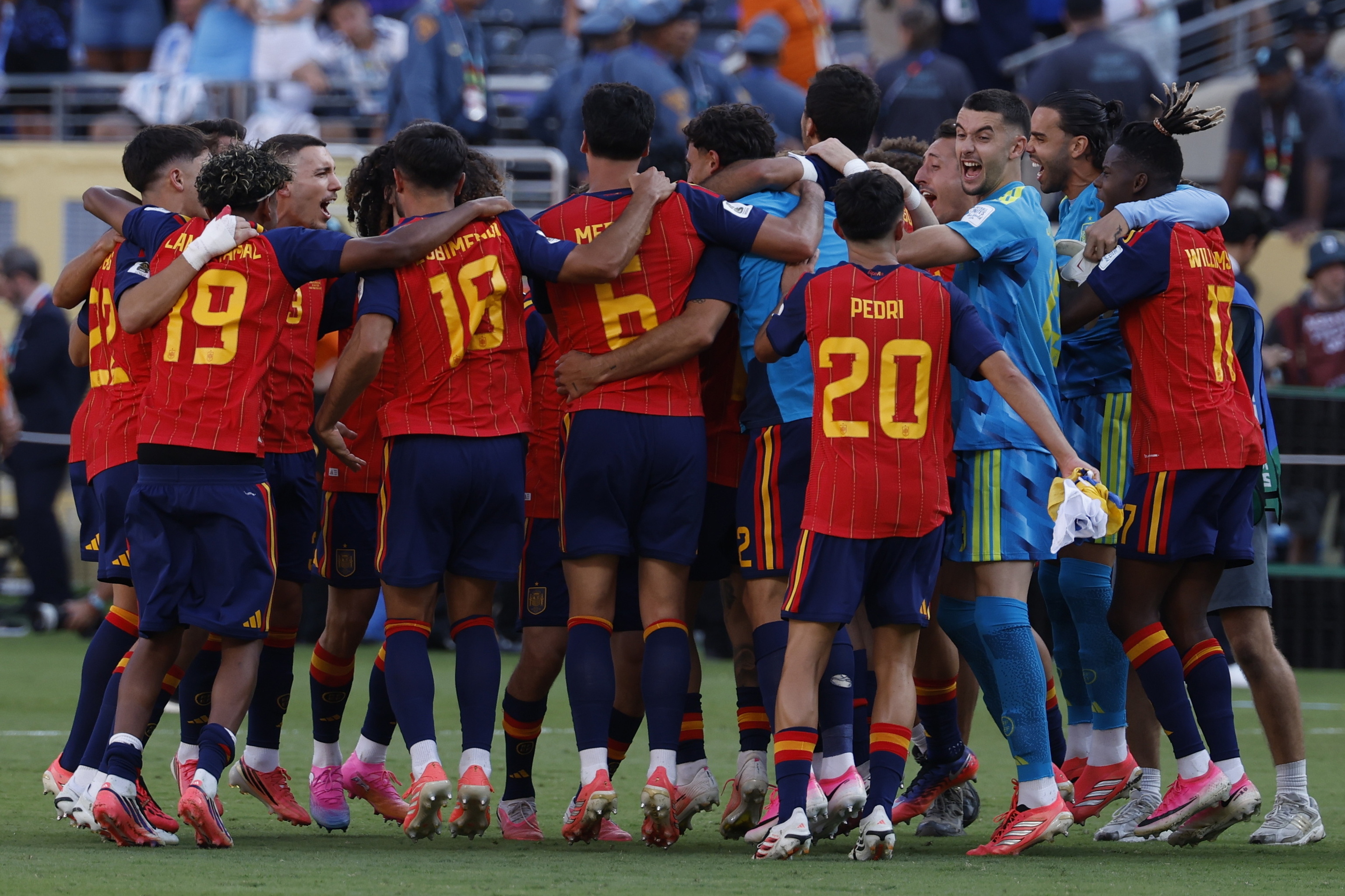 Campeones labrados como la tierra, airosos como las alas