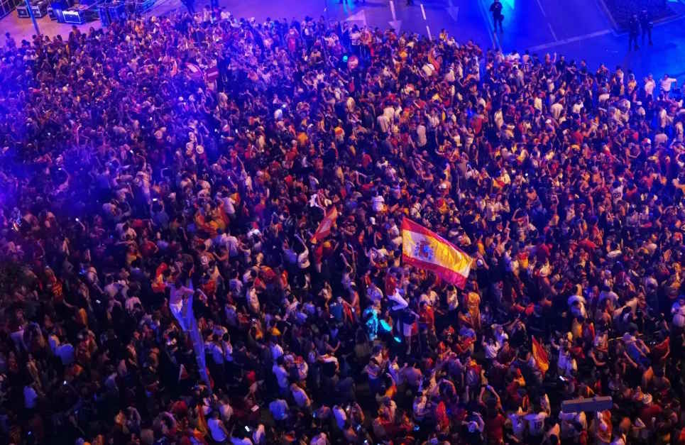 Un fallecido y un herido tras el derrumbe de una fuente en Ciudad Rodrigo (Salamanca) en las celebraciones del Mundial