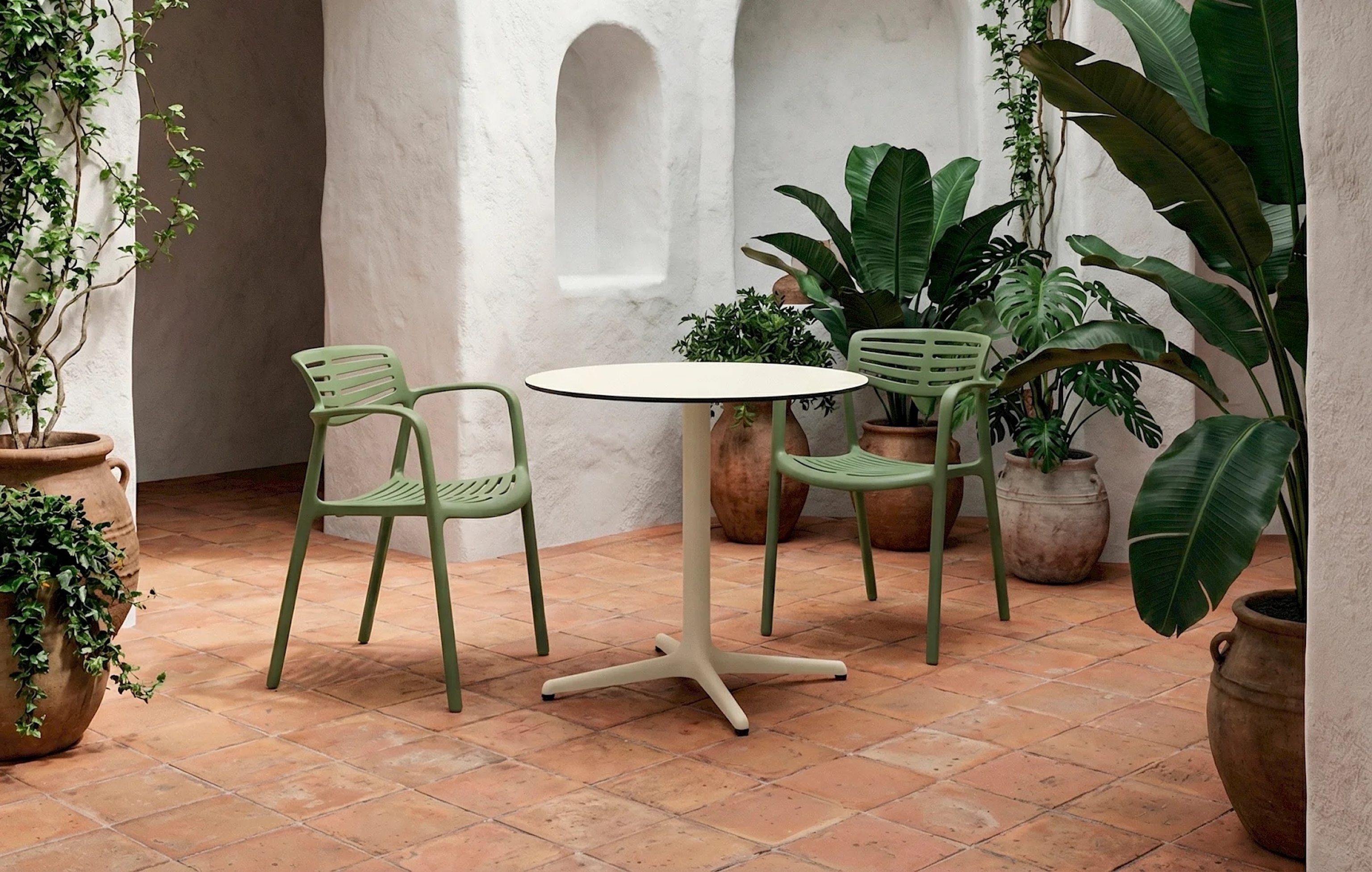 De humilde asiento de bar a pieza de diseño viral en las casas: qué tiene la silla Toledo que enamora por su comodidad y estilo