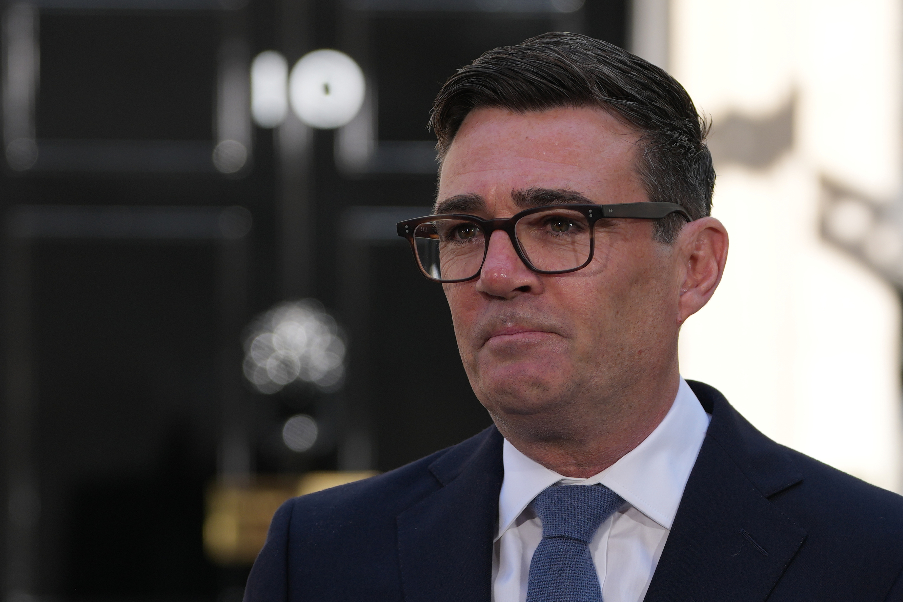Andy Burnham llega al cargo de primer ministro británico con un moderado giro a la izquierda