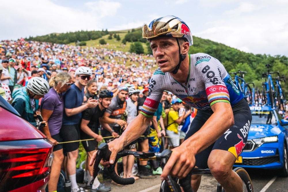 La reinvención de Evenepoel en el escalador que no es: el entrenador de Vingegaard, cuatro kilos menos, un "salto de calidad" y "muchas críticas"