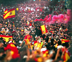 Trump cede en sus ataques a España al entregar el trofeo de la Copa Mundial a su selección