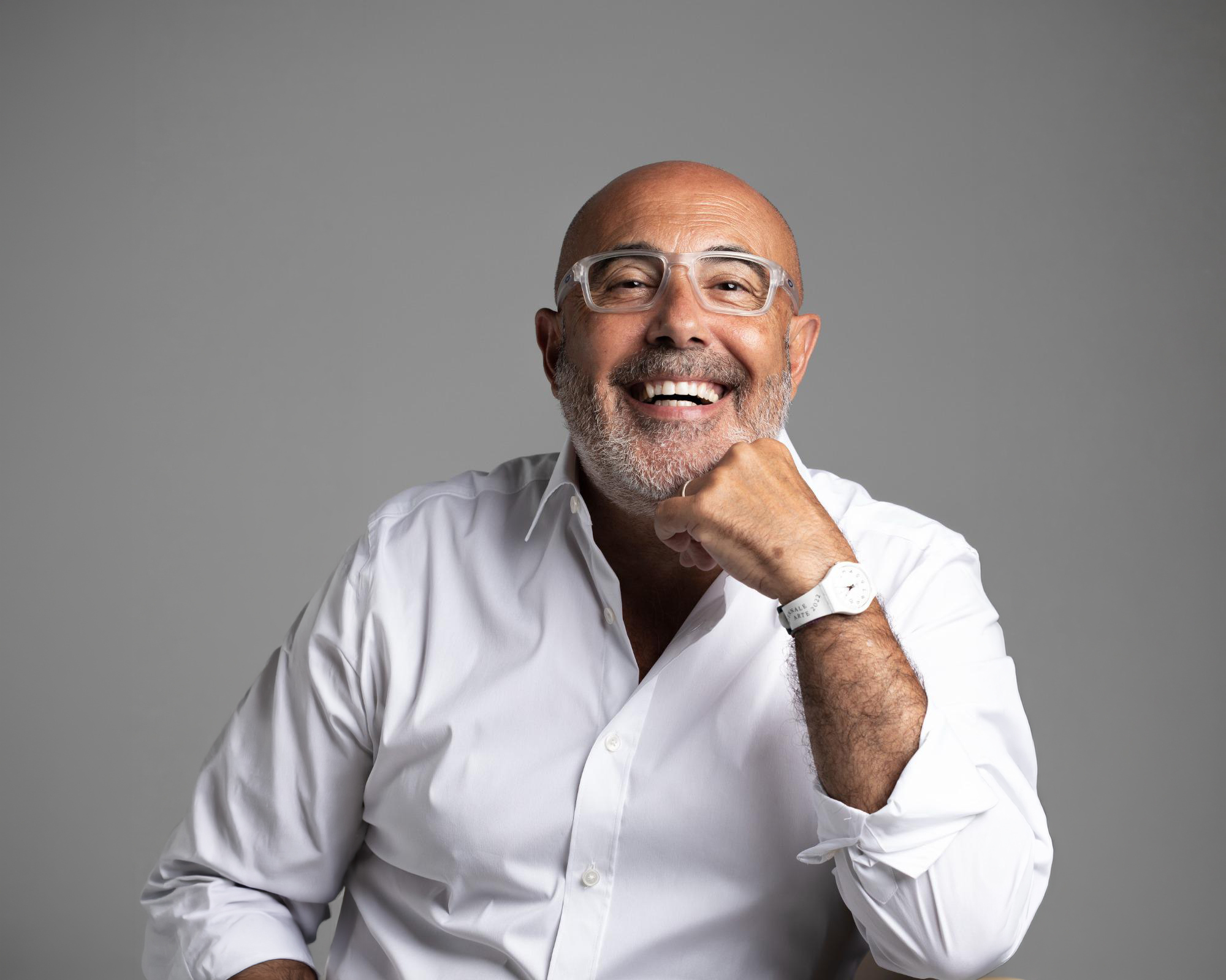 Fernando Botella, experto en desarrollo personal: "Somos yonquis del scroll, ya no somos capaces ni de andar por la calle mirando al frente"