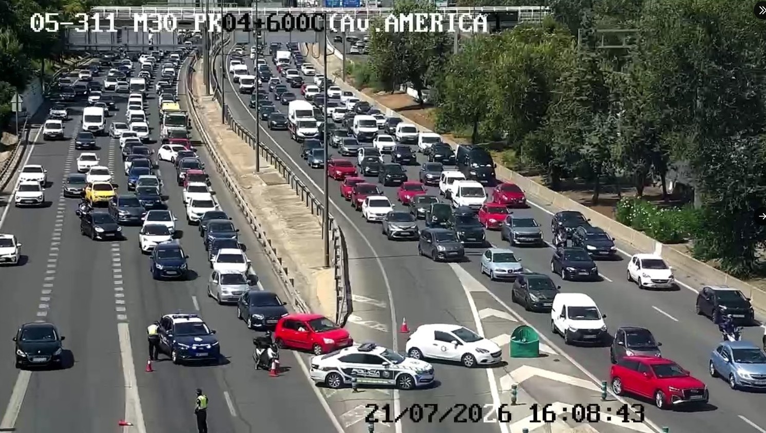 La M-30 colapsa en hora punta con dos incidencias que obligan a cortar dos carriles
