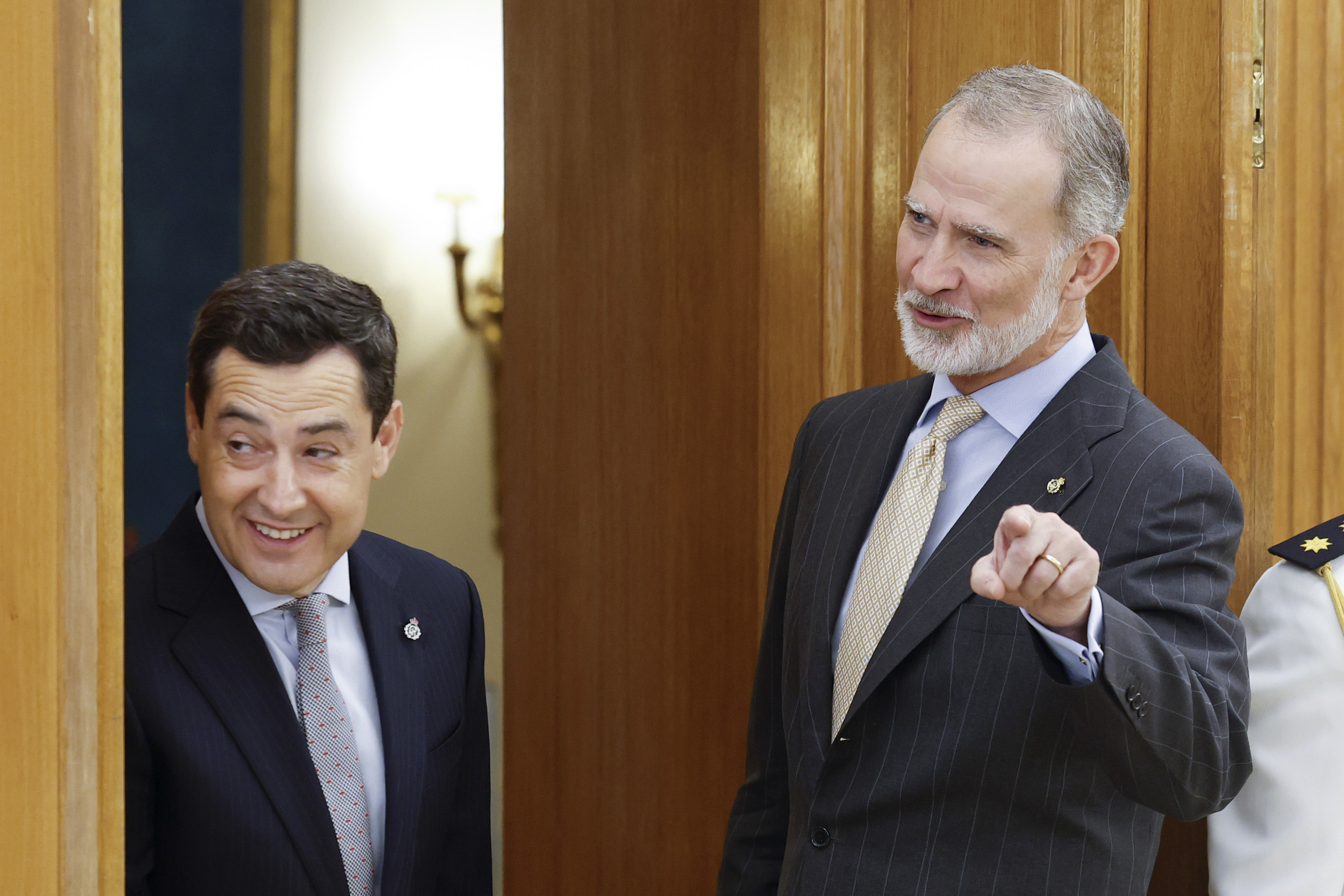 Juanma Moreno insiste en que gobernar con Vox no era su "opción preferida", pero "de momento" no hay "tensiones" con los socios