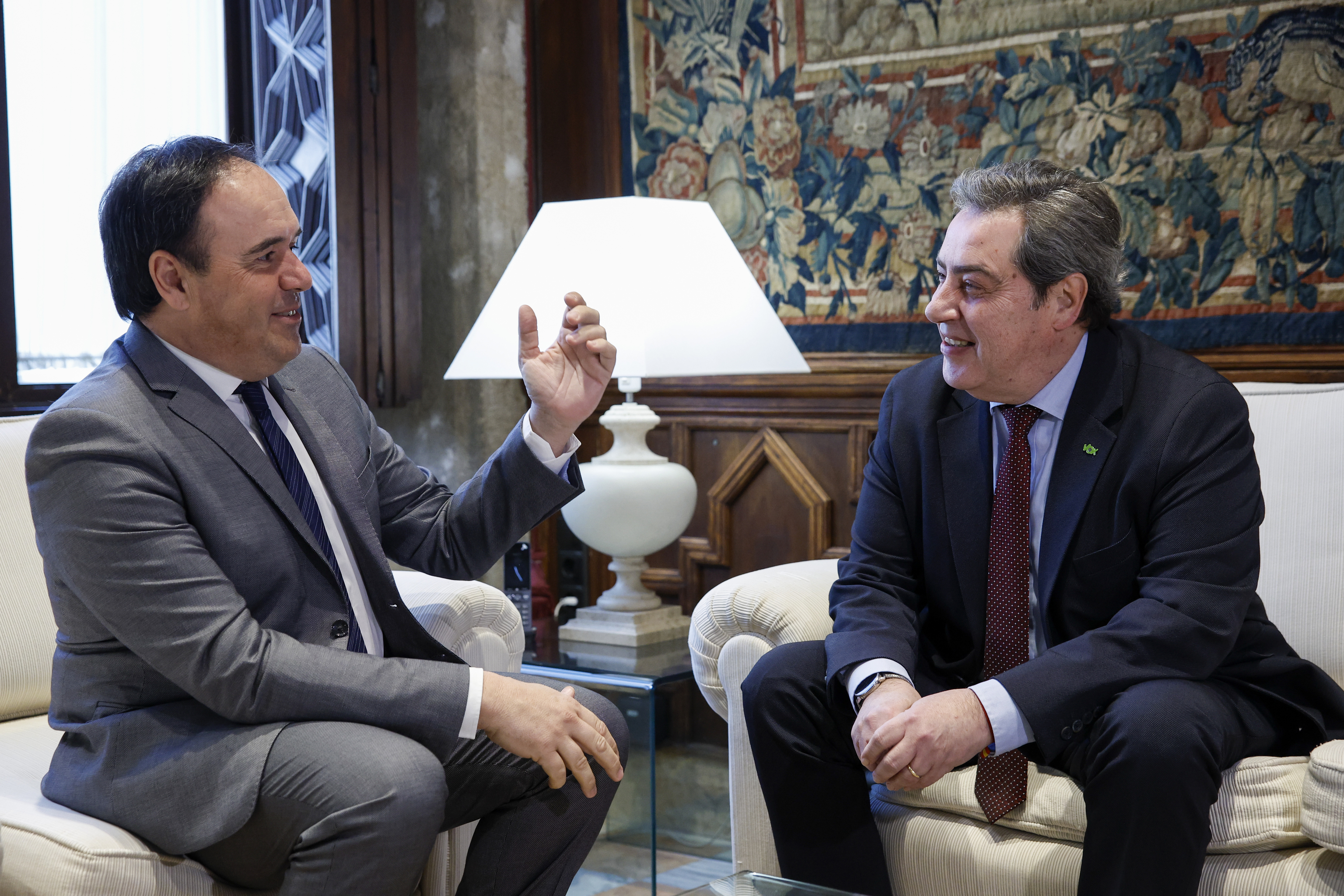 PP y Vox llevan por primera vez a una ley la "prioridad nacional" con la aprobación de los presupuestos de la Generalitat Valenciana