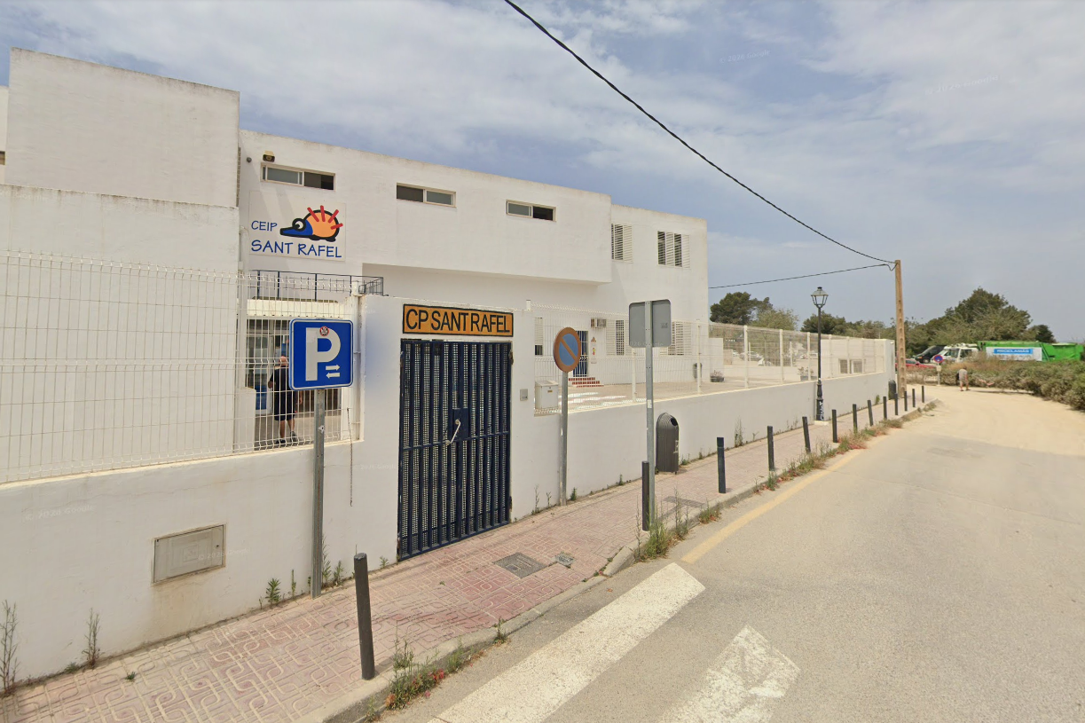Arrestan en Ibiza a un técnico de un colegio por instalar cámaras en el baño de las profesoras