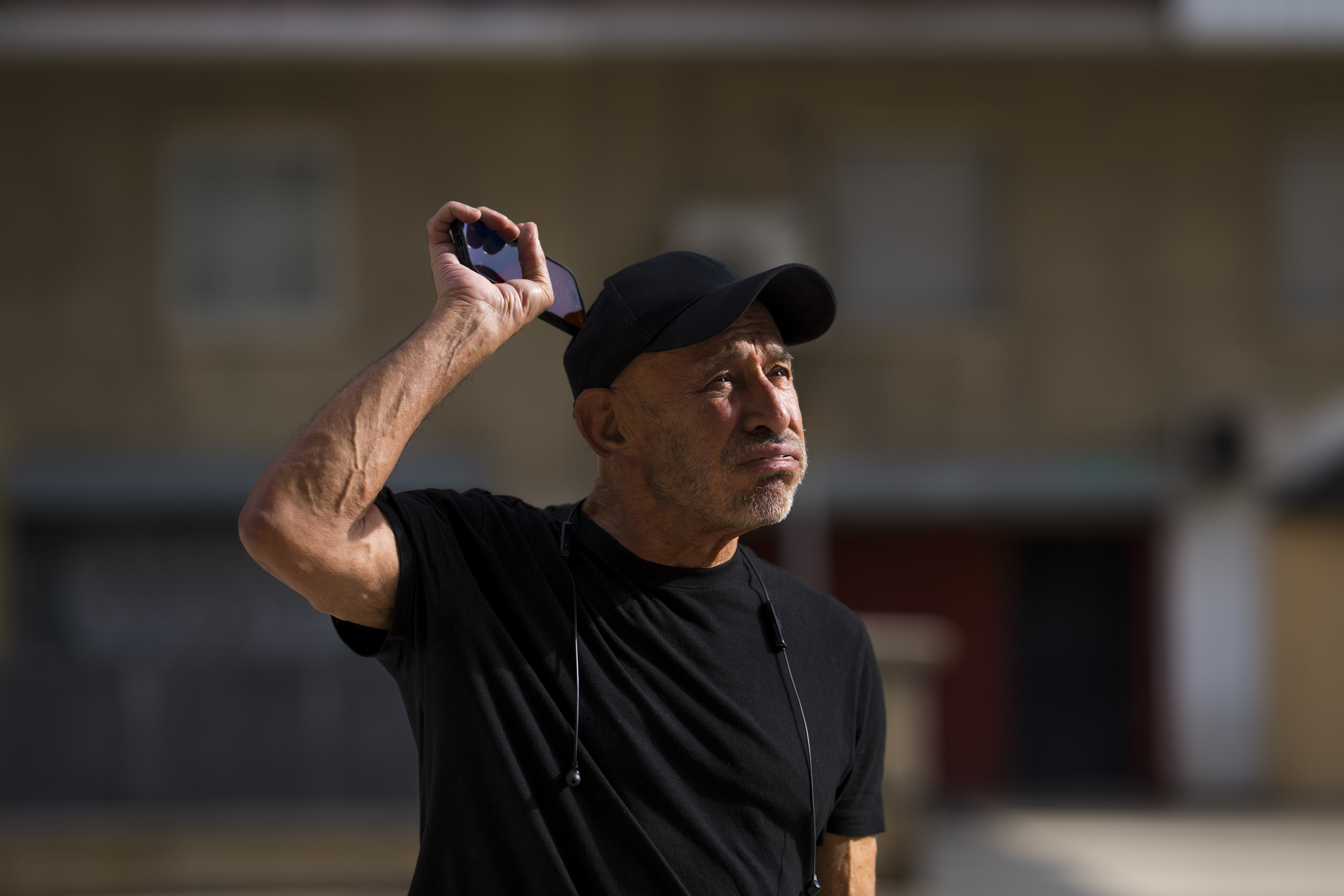 Javier Bellot, escritor y publicista: "He estado en estrenos poniendo a los actores gafas de sol porque no estaban en condiciones de que les hicieran fotos"
