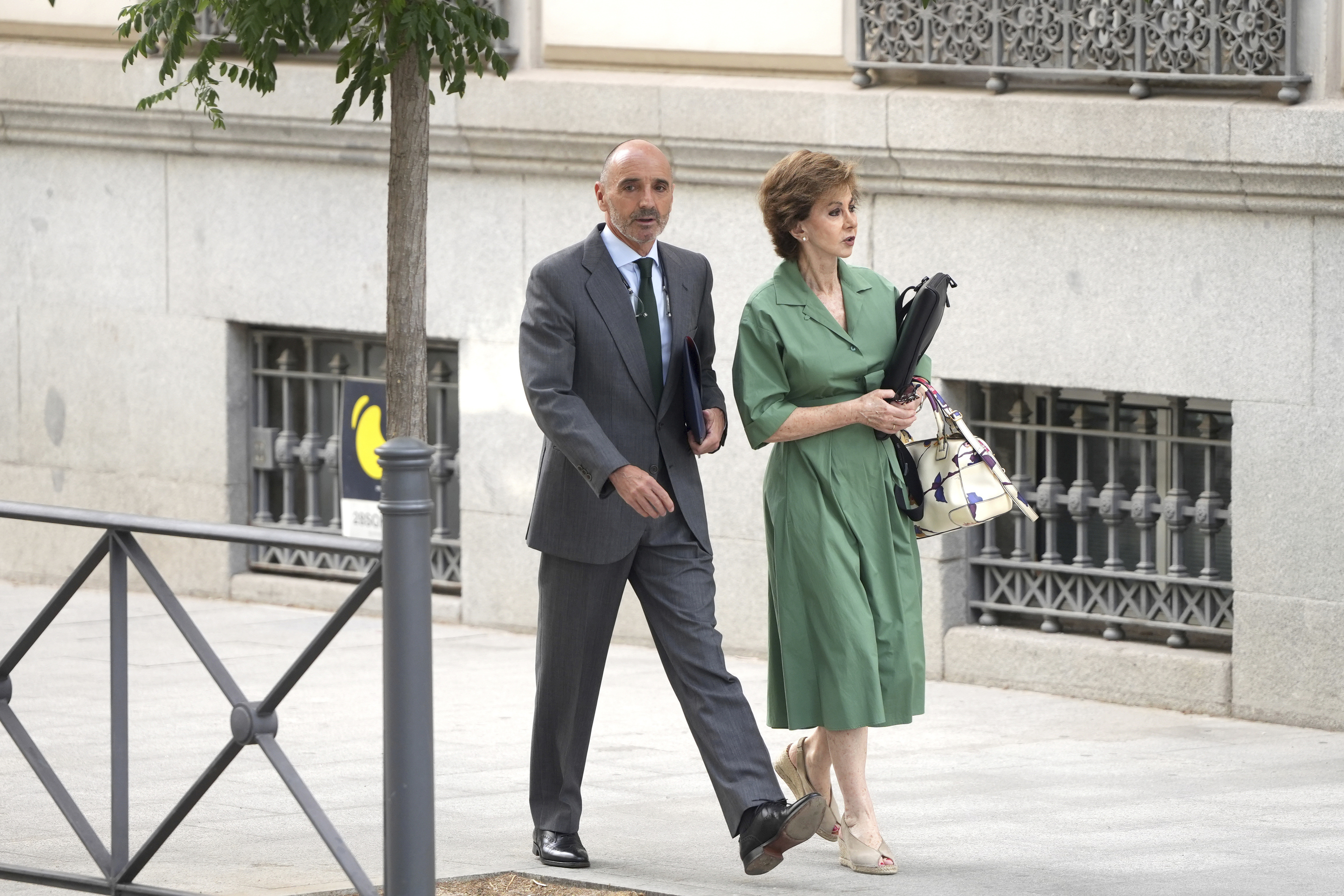 Zapatero ordenó camuflar en varios pagos la comisión del 1% en el rescate de Plus Ultra