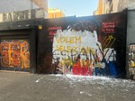 Independentistas vandalizan el mural que el artista TV Boy había dedicado a Ferran Torres en Barcelona por el Mundial