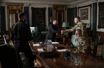 Del heroísmo a los algoritmos: Zelenski sustituye al veterano jefe del ejército por un reformista para intentar cerrar su mayor crisis interna