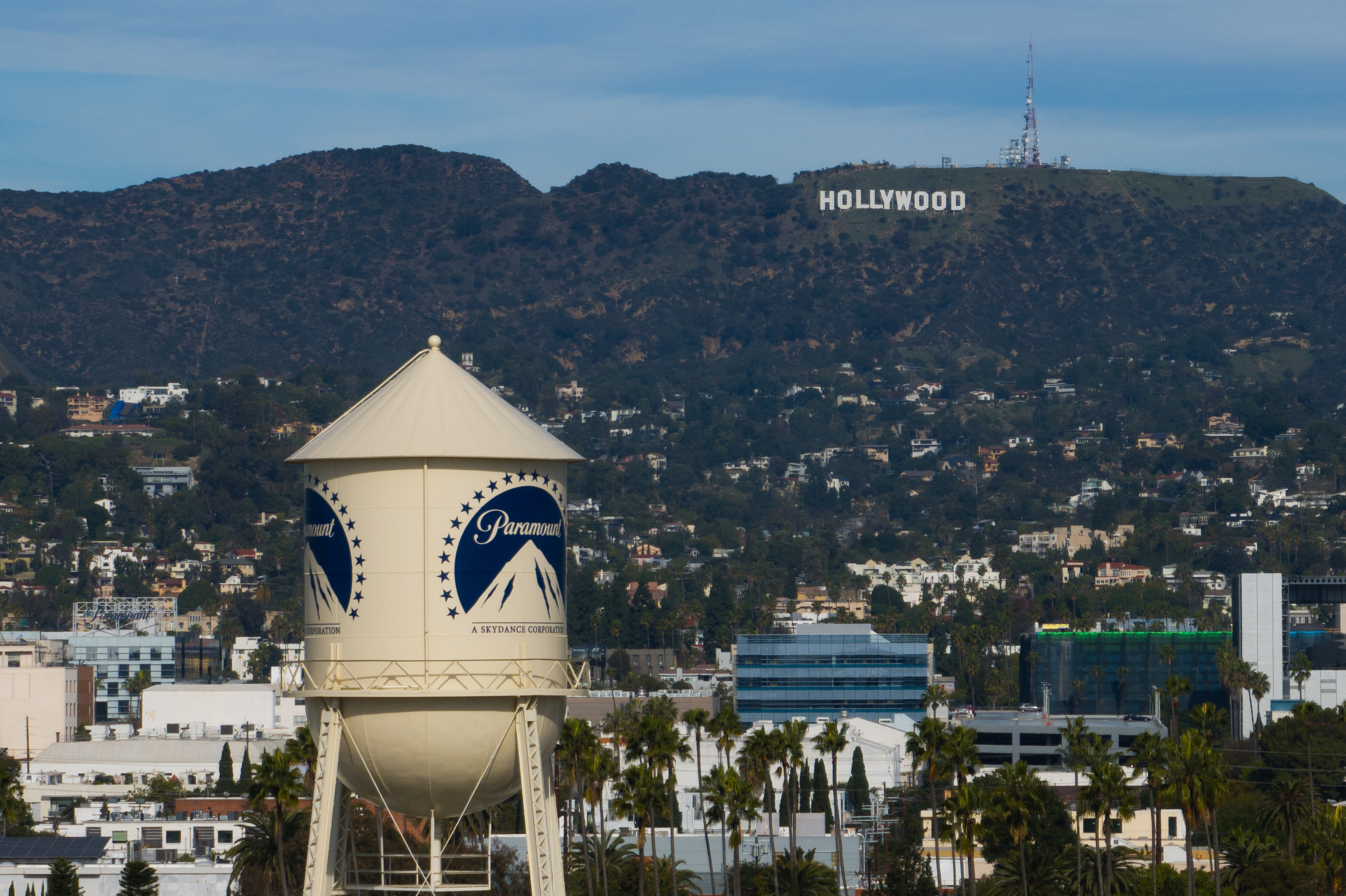 La UE autoriza con condiciones la adquisición de Warner Bros por Paramount