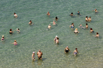 Varios municipios de Alicante prohíben hoy el baño en las playas por alerta de reventones cálidos con fuerte viento y granizo