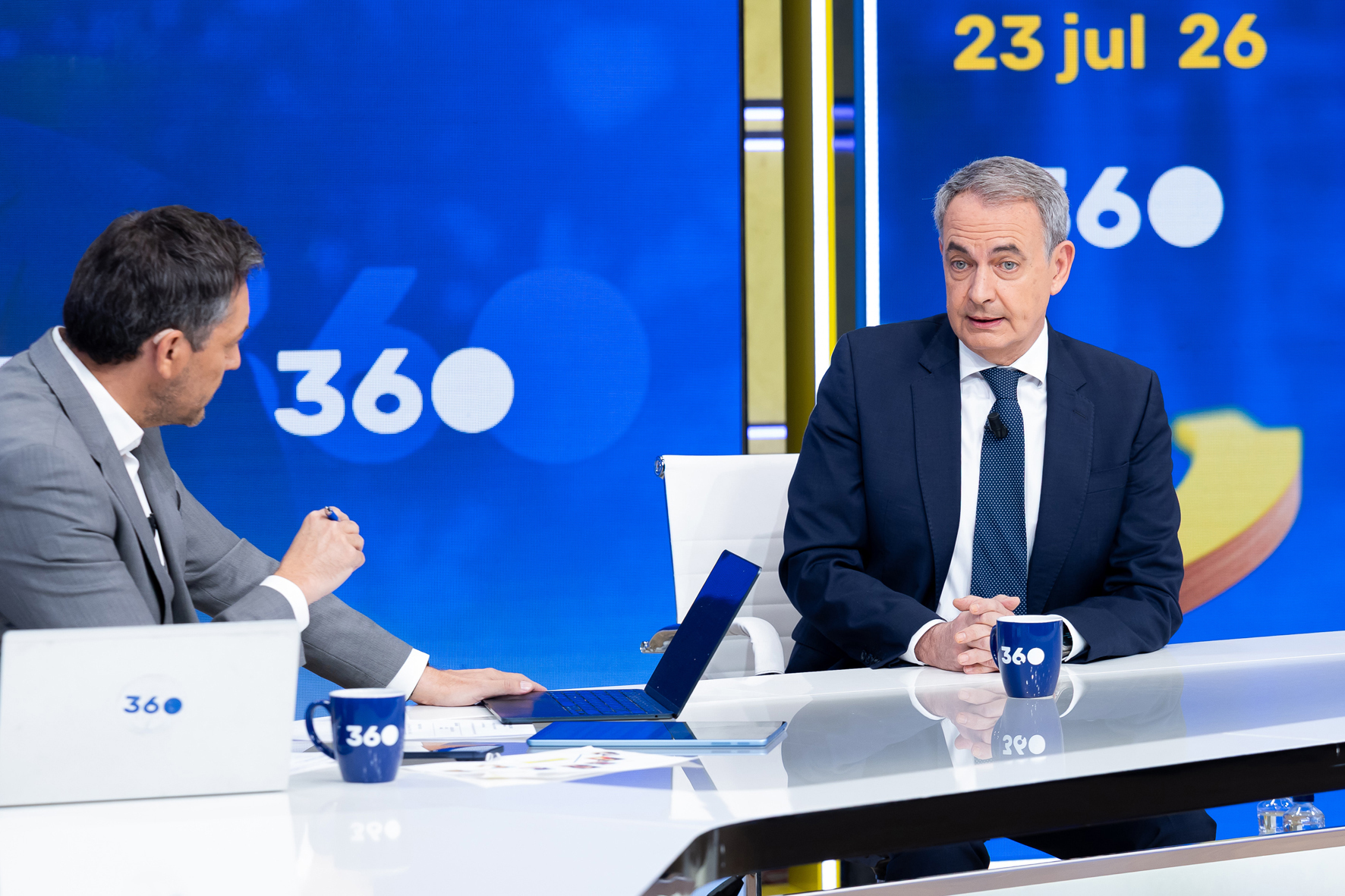Borges susurra a Zapatero que resista