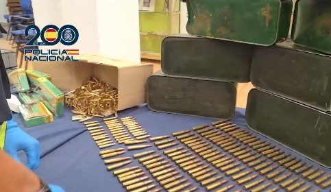 Localizado en Málaga un importante arsenal de armas de una organización criminal: 36 fusiles de asalto, 11 armas cortas y 11 granadas de mano