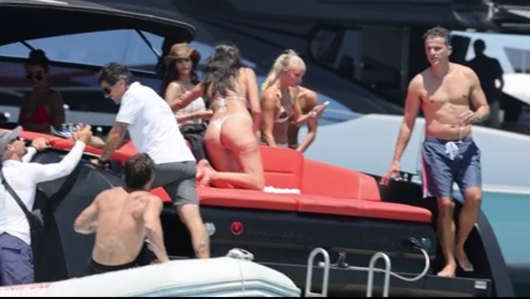 Orson Salazar, ex de Paz Vega, rodeado de chicas en un yate mientras la actriz intenta resolver sus problemas con Hacienda