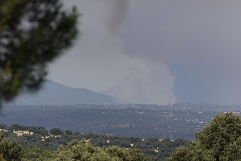 El ministro Marlaska, sobre los incendios que cercan Madrid y Ávila: "No podemos ser optimistas, hoy es un día crítico"