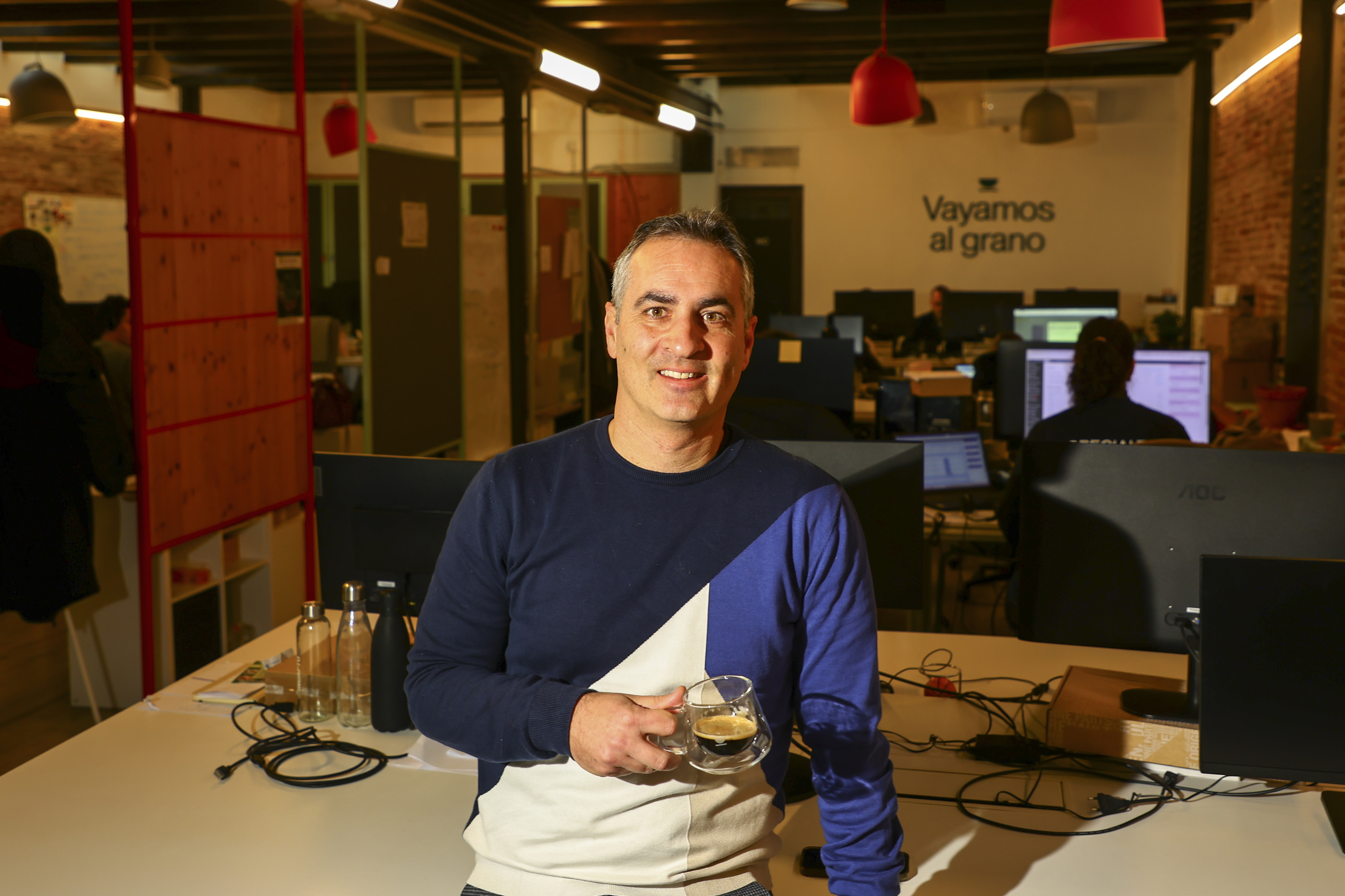 Incapto compite con el INE: el teletrabajo medido en café