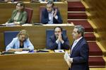 El PP valenciano pacta con Vox excluir de las ayudas sociales a inmigrantes irregulares salvo en casos de "urgencia vital"