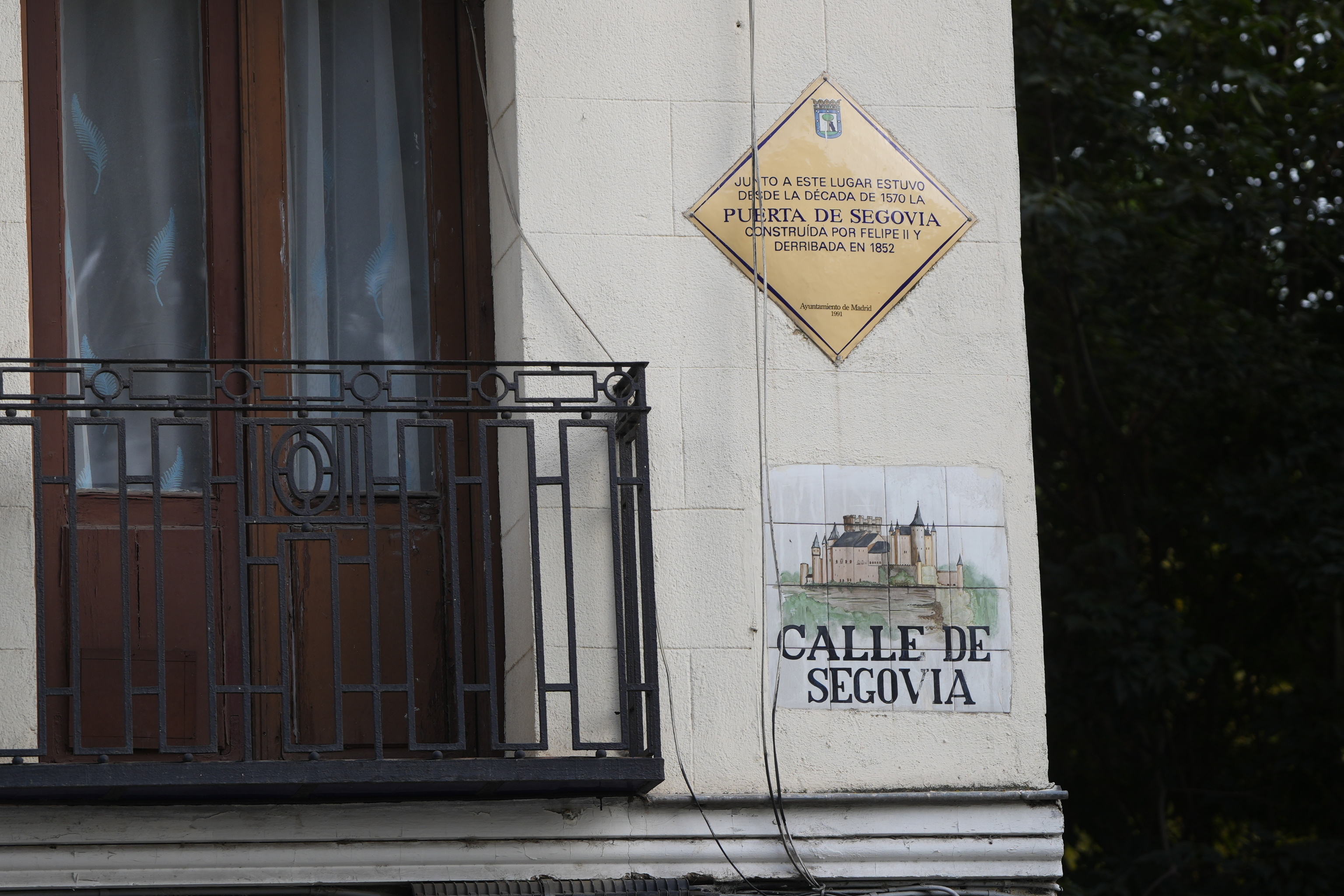 Viaje al corazón de las calles de Madrid: un libro recopila la memoria viva de la ciudad a través de los ojos de Víctor de la Serna