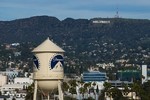 Paramount acuerda postergar su fusión con Warner Bros