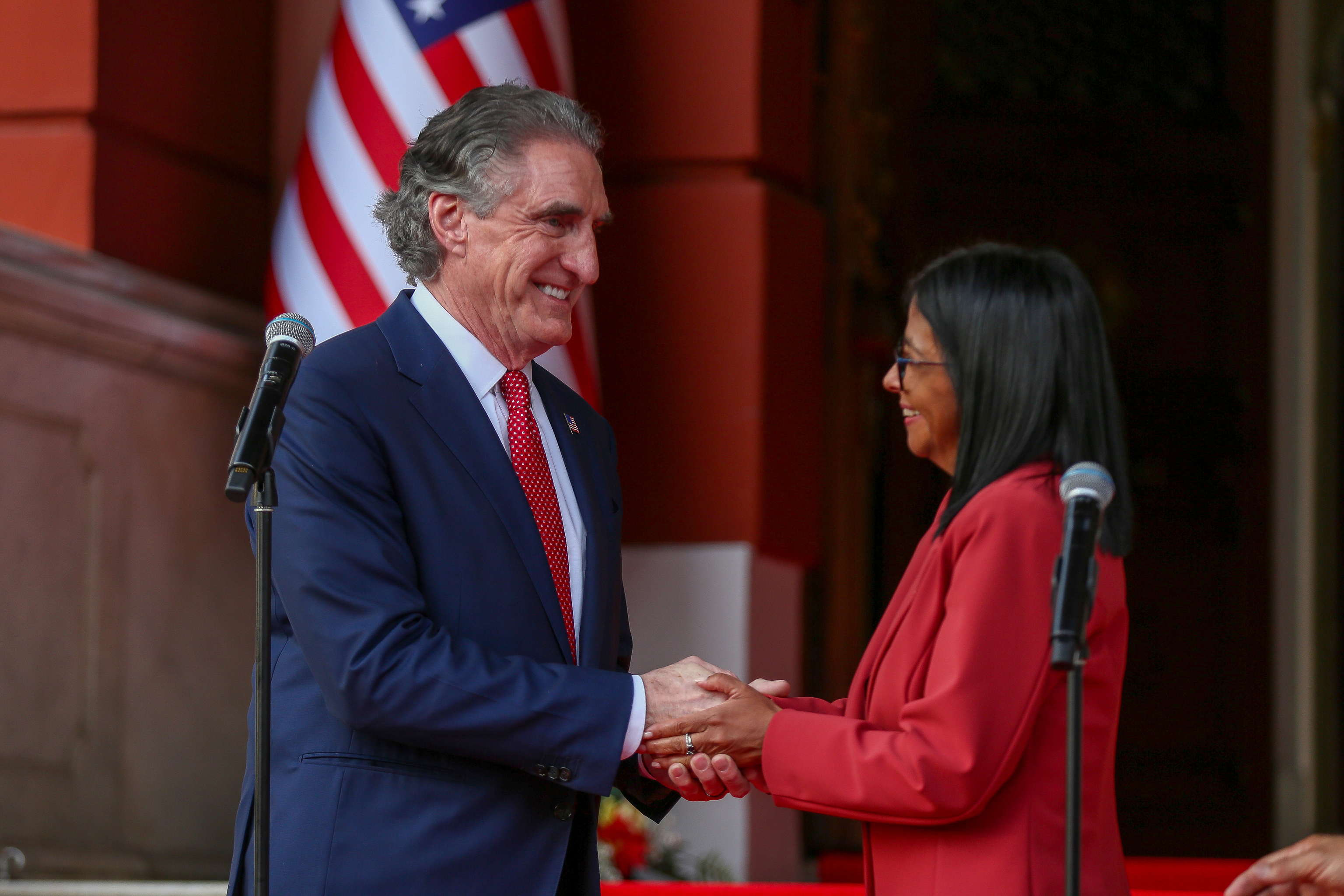 Delcy Rodríguez fichó por cuatro millones a Amsterdam como asesor de Venezuela en EEUU en su primer intento de acercarse a Trump