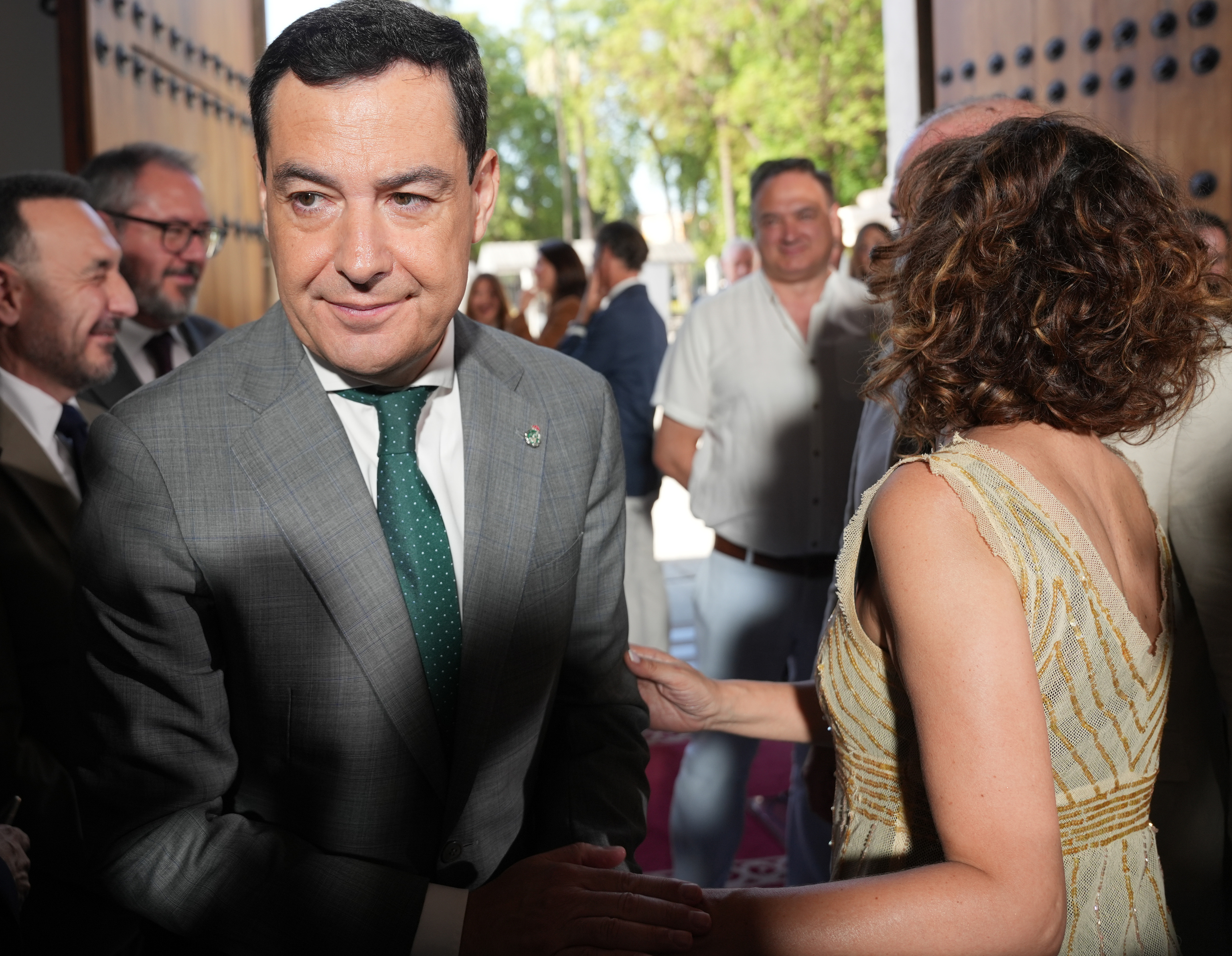 Los andaluces confían más en Juanma Moreno que en Feijóo y más en Adelante Andalucía que el PSOE de María Jesús Montero para resolver los problemas