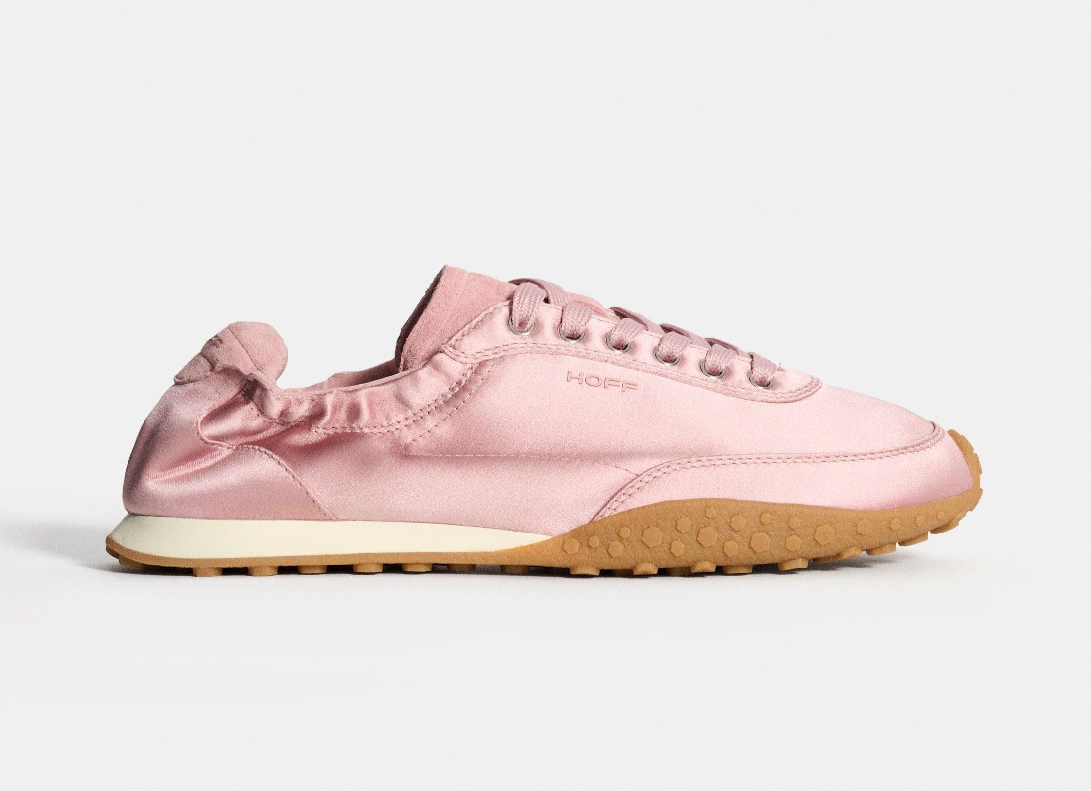 Adiós a las zapatillas recargadas: estos 7 diseños minimalistas combinan con todos tus looks y son ideales para el otoño