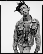 El fotomatón de los desheredados del Lejano Oeste americano de Richard Avedon: los retratos de la gente humilde que despertaron feroces críticas y mostraron la otra cara de 'Dallas' y 'Dinastía'