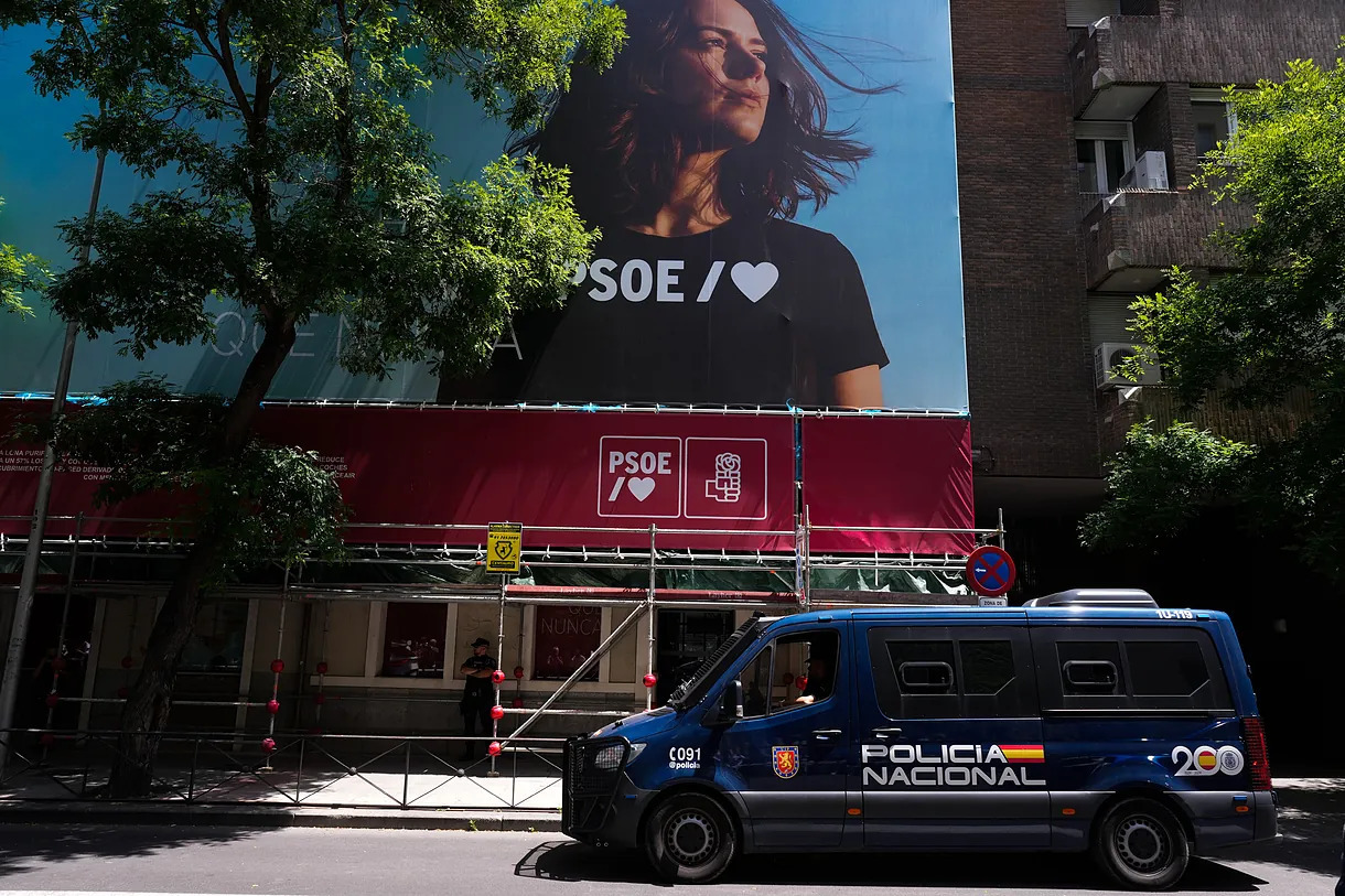 Dos empleadas del PSOE declaran al juez que las reuniones de Santos Cerdán con la 'fontanera' no se anotaban en la agenda y que él autorizaba cada gasto de Leire Díez