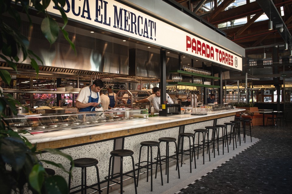 Así es la barra de los hermanos Torres en un mercado de Barcelona
