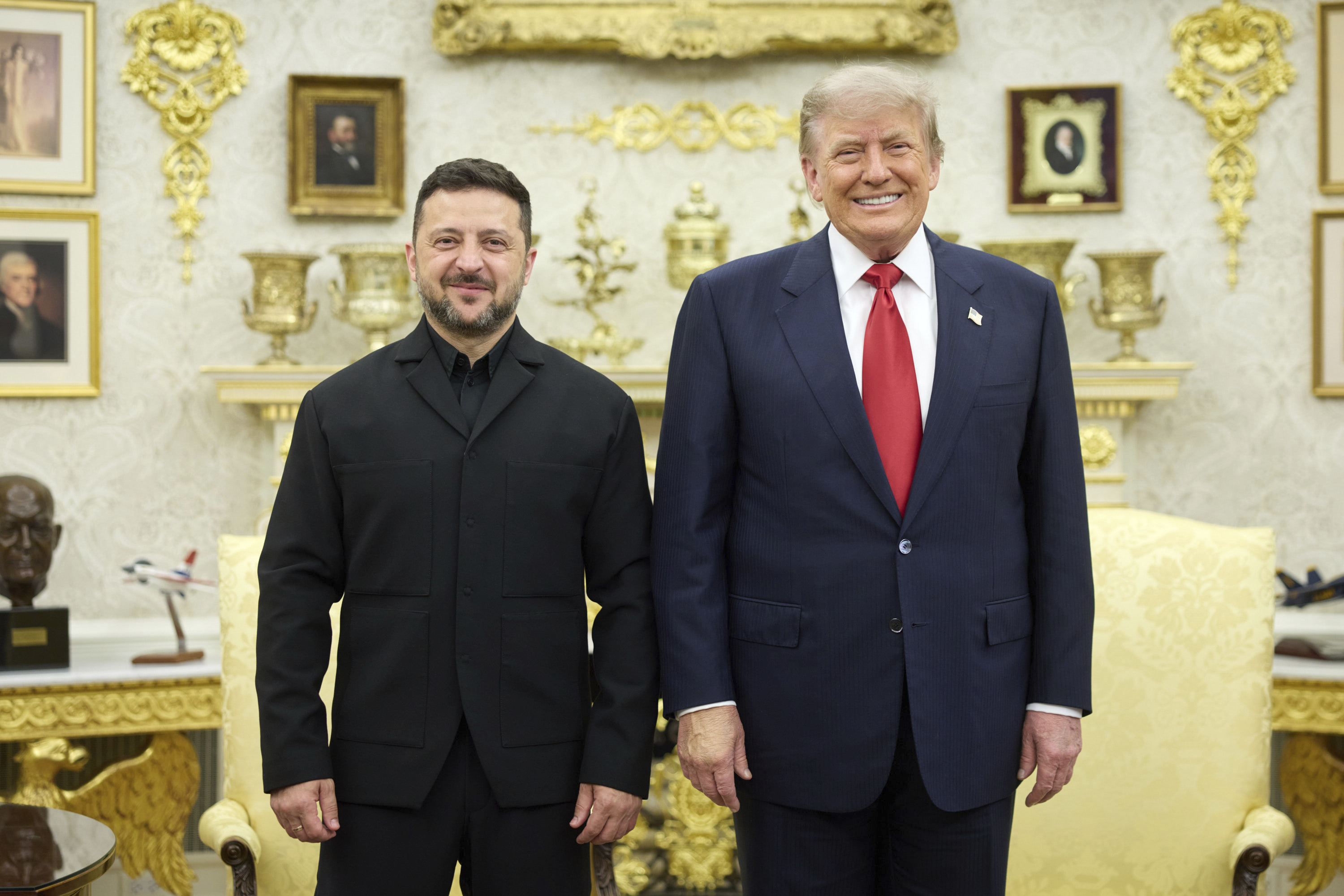 Trump recibe a Zelenski con sonrisas y a Netanyahu con advertencias