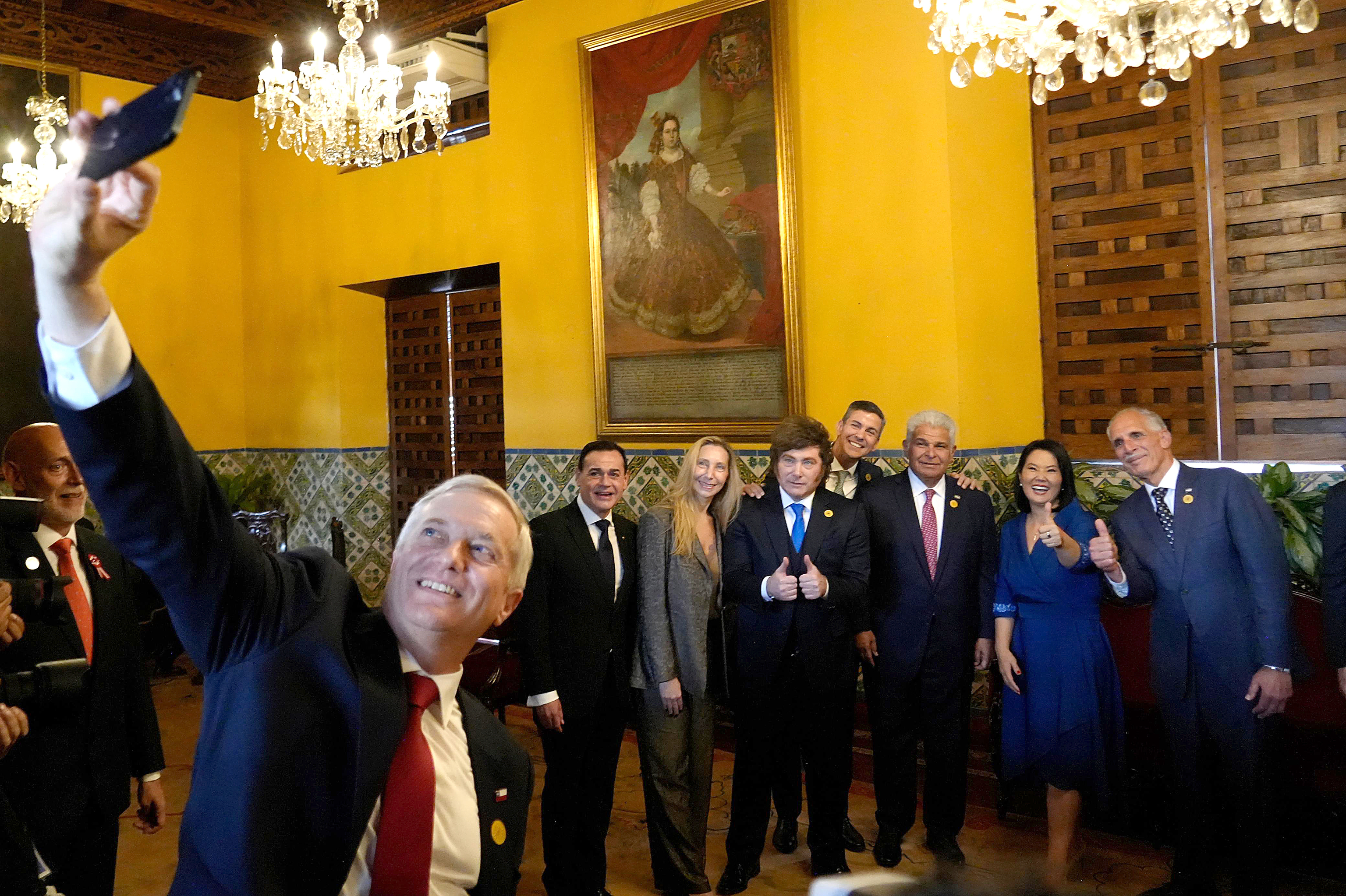 Keiko Fujimori toma posesión rodeada de presidentes latinoamericanos y llama a la reconciliación: "No hay dos Perú distintos"