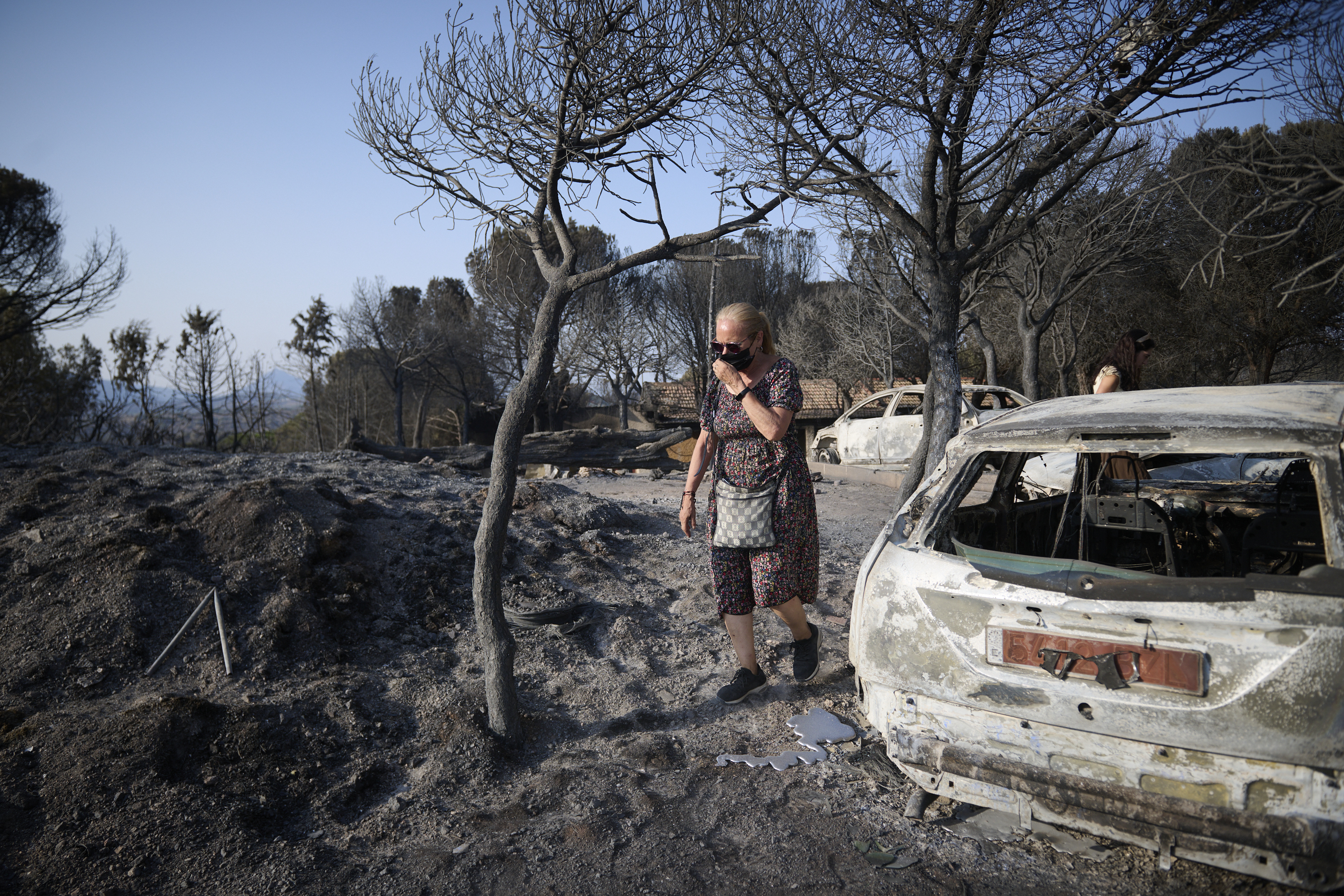 La ansiada vuelta a casa de los desalojados por los incendios: "Construimos la casa con toda la ilusión hace 50 años y ahora no nos queda nada"