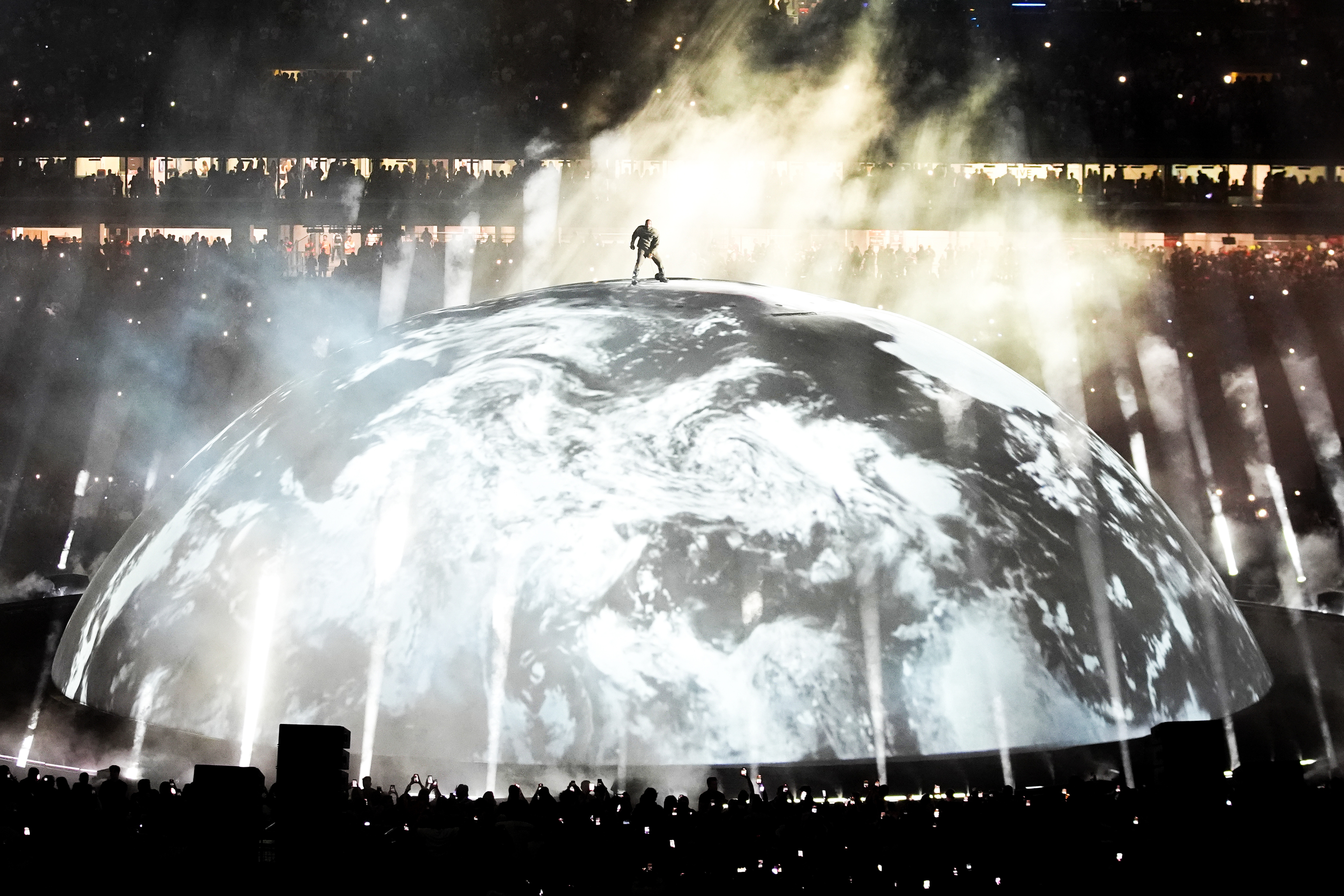 Ye (antes conocido como Kanye West) bate récords en Madrid: 50 millones de euros, 40.000 asistentes extranjeros y la cima del mundo