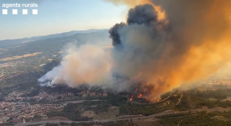 A prisión un pirómano acusado de provocar el incendio que obligó a confinar a 33.000 personas en Anoia (Barcelona) y otros dos fuegos más