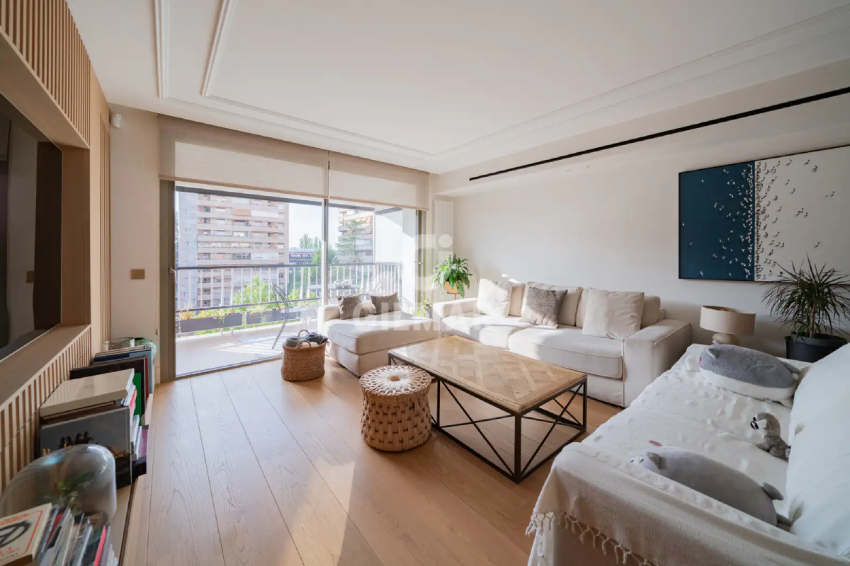 El novio de Ayuso pone a la venta el piso "de lujo" en el que convive con la presidenta por 1.790.000 euros