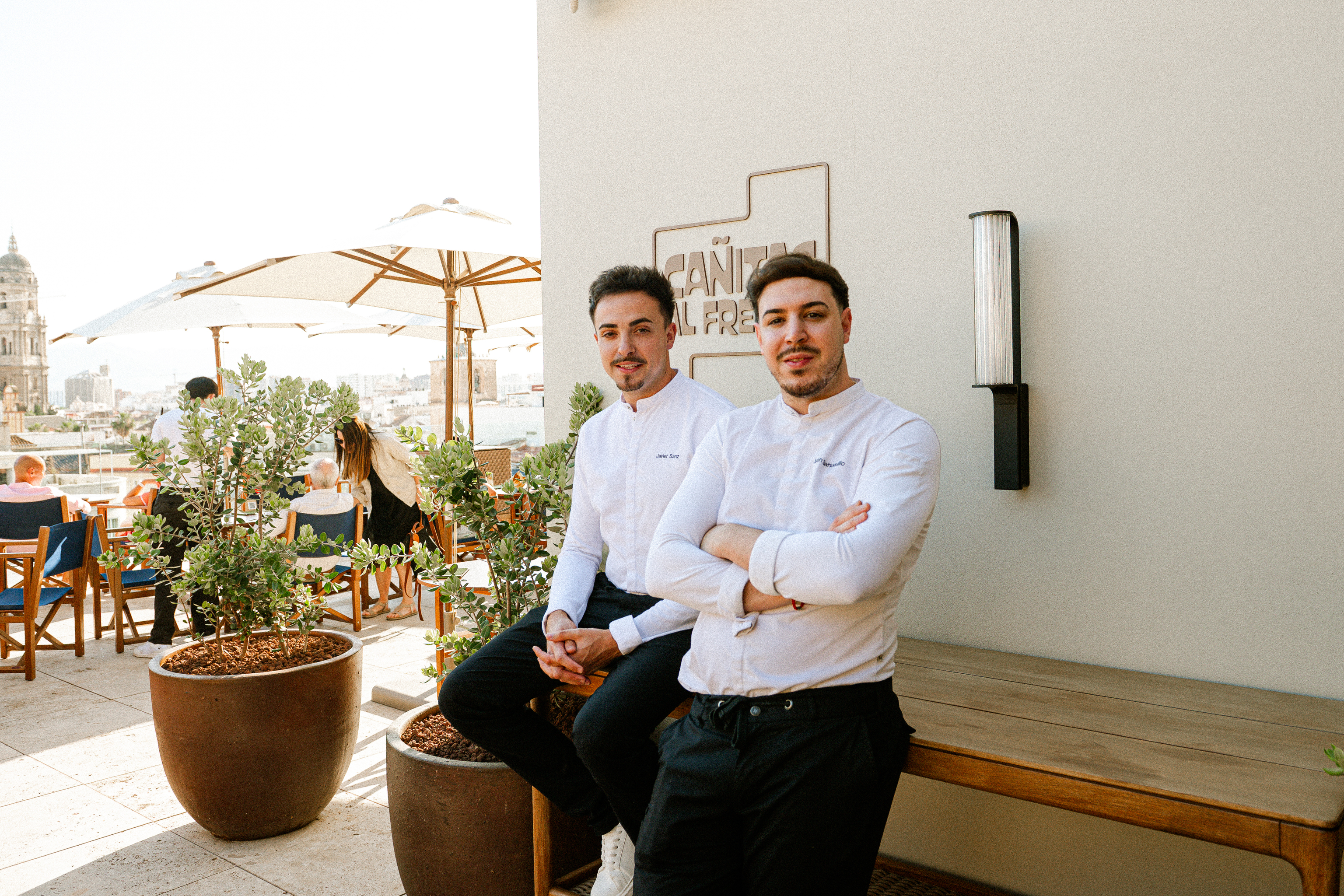 El verano de Javier Sanz de OBA y Cebo (con sendas estrellas Michelin): baños en Formentera y en el río Júcar, tomates con sal y una oda al chiringuito Jondal de Rafa Zafra