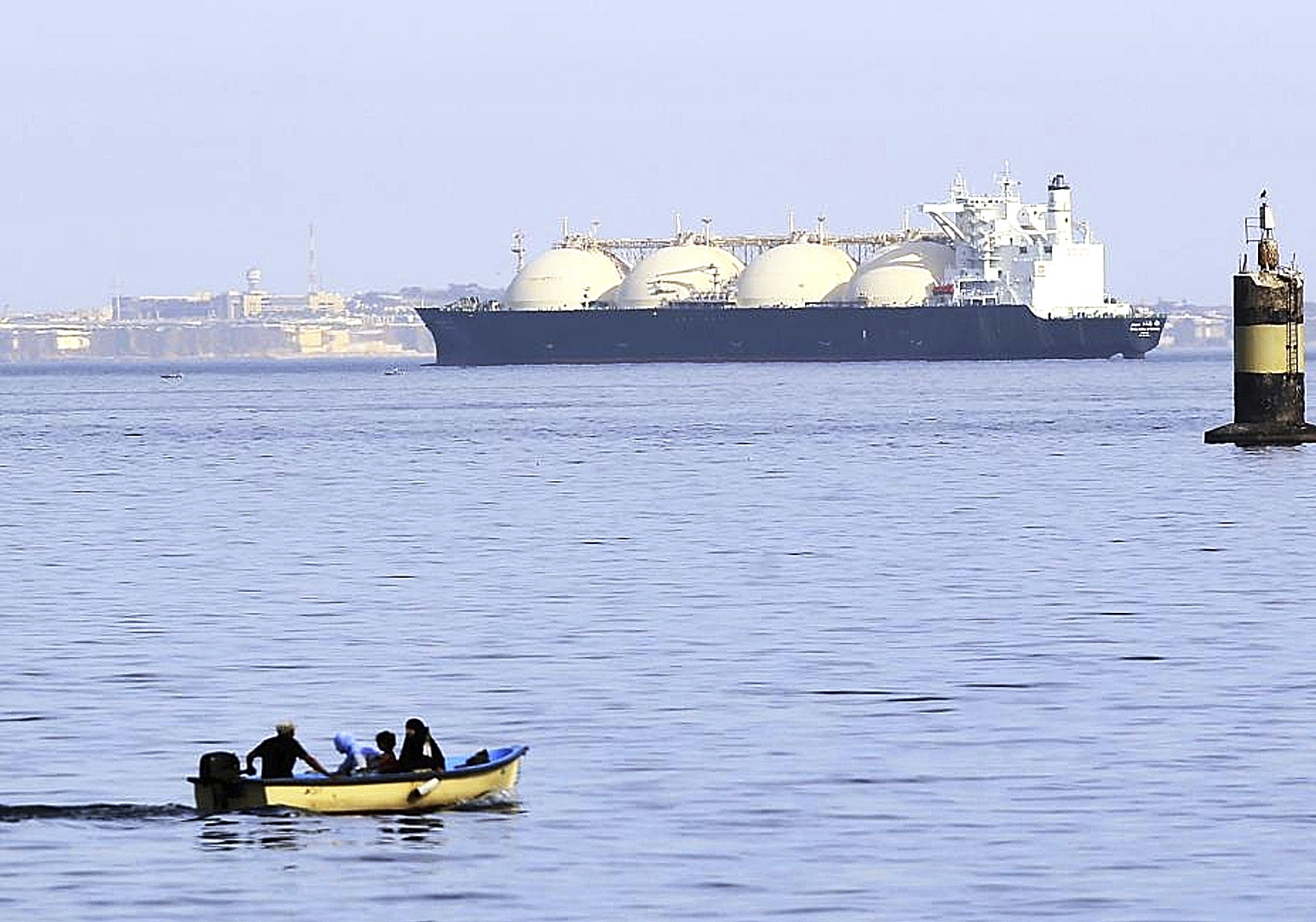 La prohibición europea de comprar a Rusia tensa ya las reservas y precios del gas