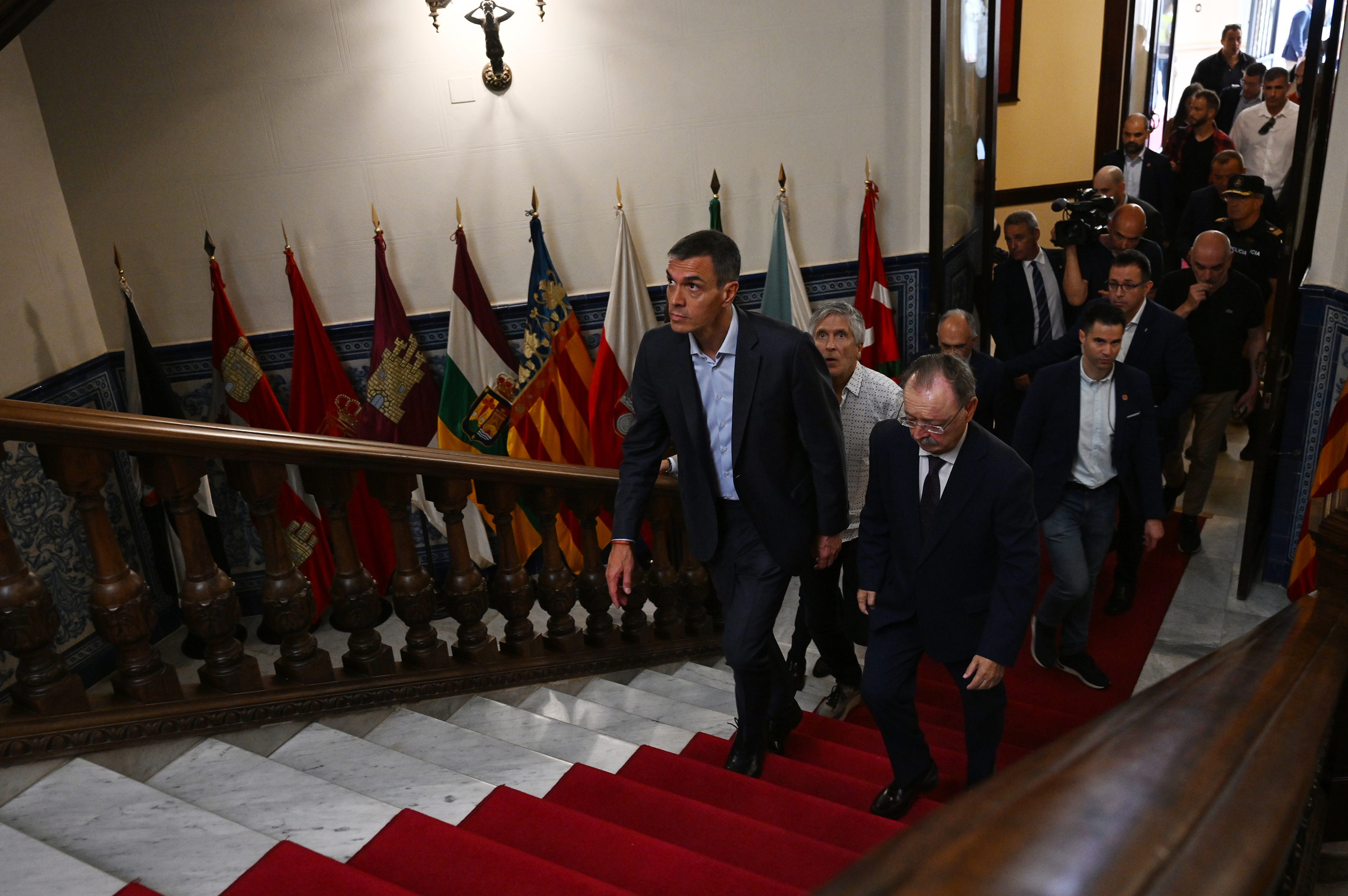 Las 38 horas de un gobierno en 'shock' ante la "violación de la integridad territorial de España"