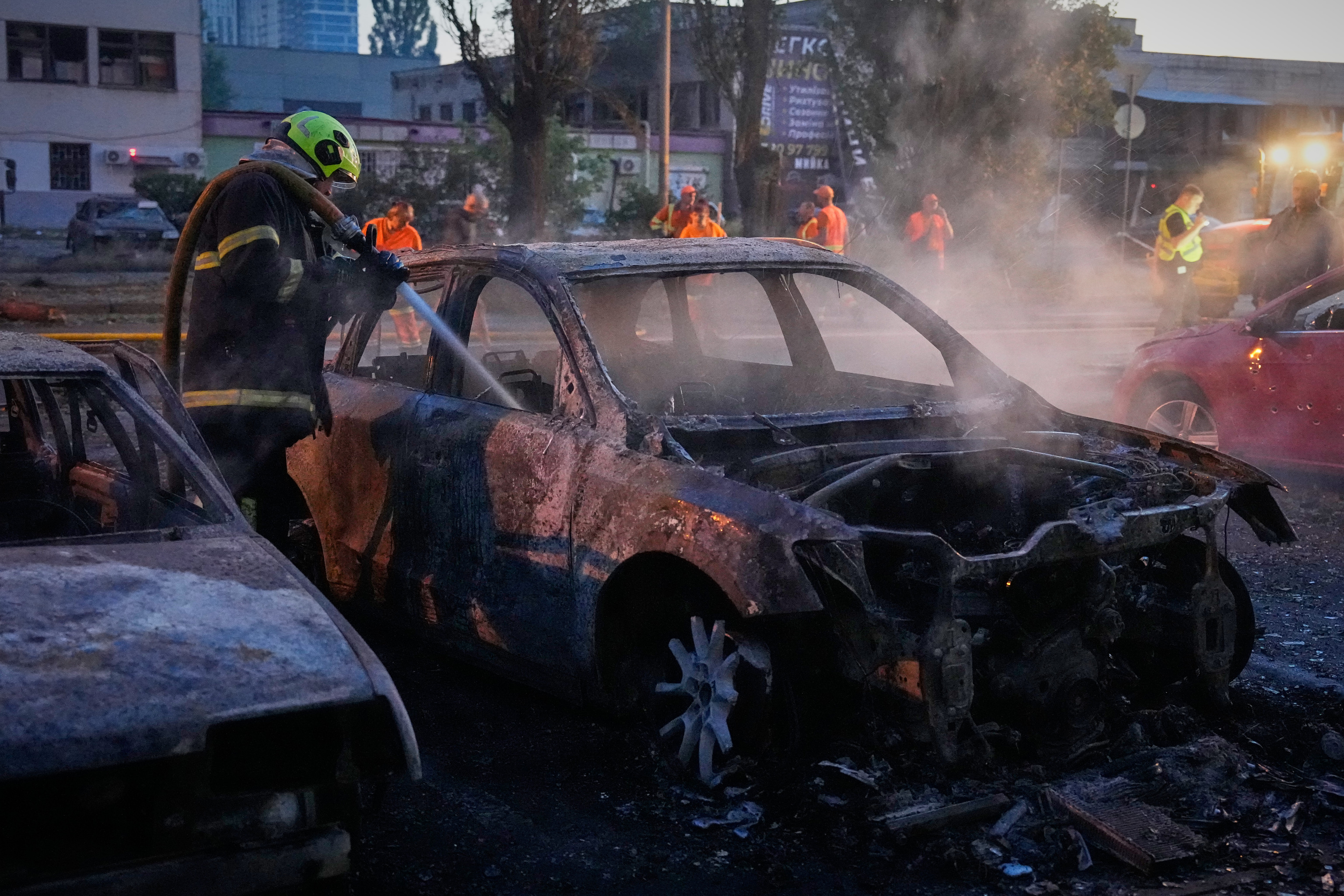 Al menos nueve muertos en Kiev por ataques rusos con misiles balísticos