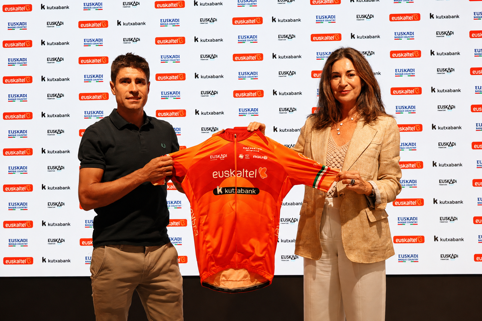 Mikel Landa cumple "su sueño" y ficha por dos años por Euskaltel con el objetivo de reilusionara a la 'marea naranja" vasca
