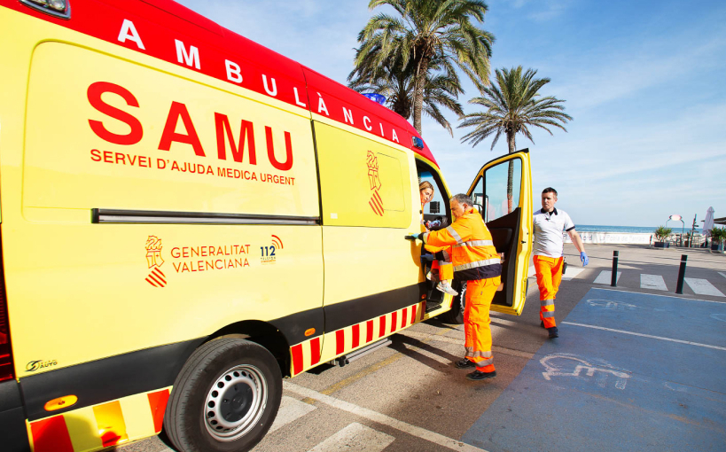 Muere una niña de 13 años en un accidente entre una autocaravana y un camión en Benicàssim (Castellón)