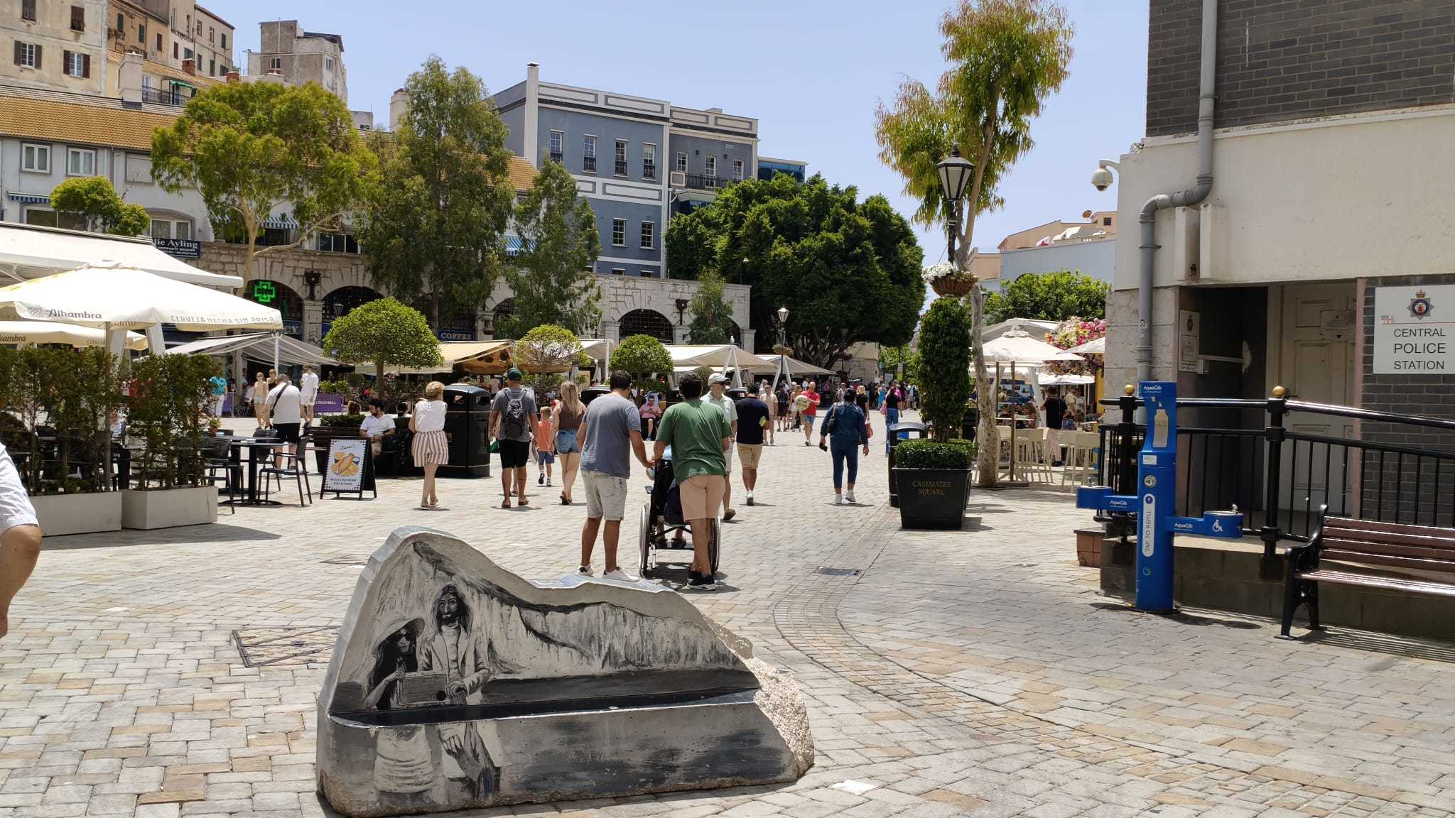 Los comerciantes de Gibraltar aumentan sus ventas en un 240% desde la caída de la Verja