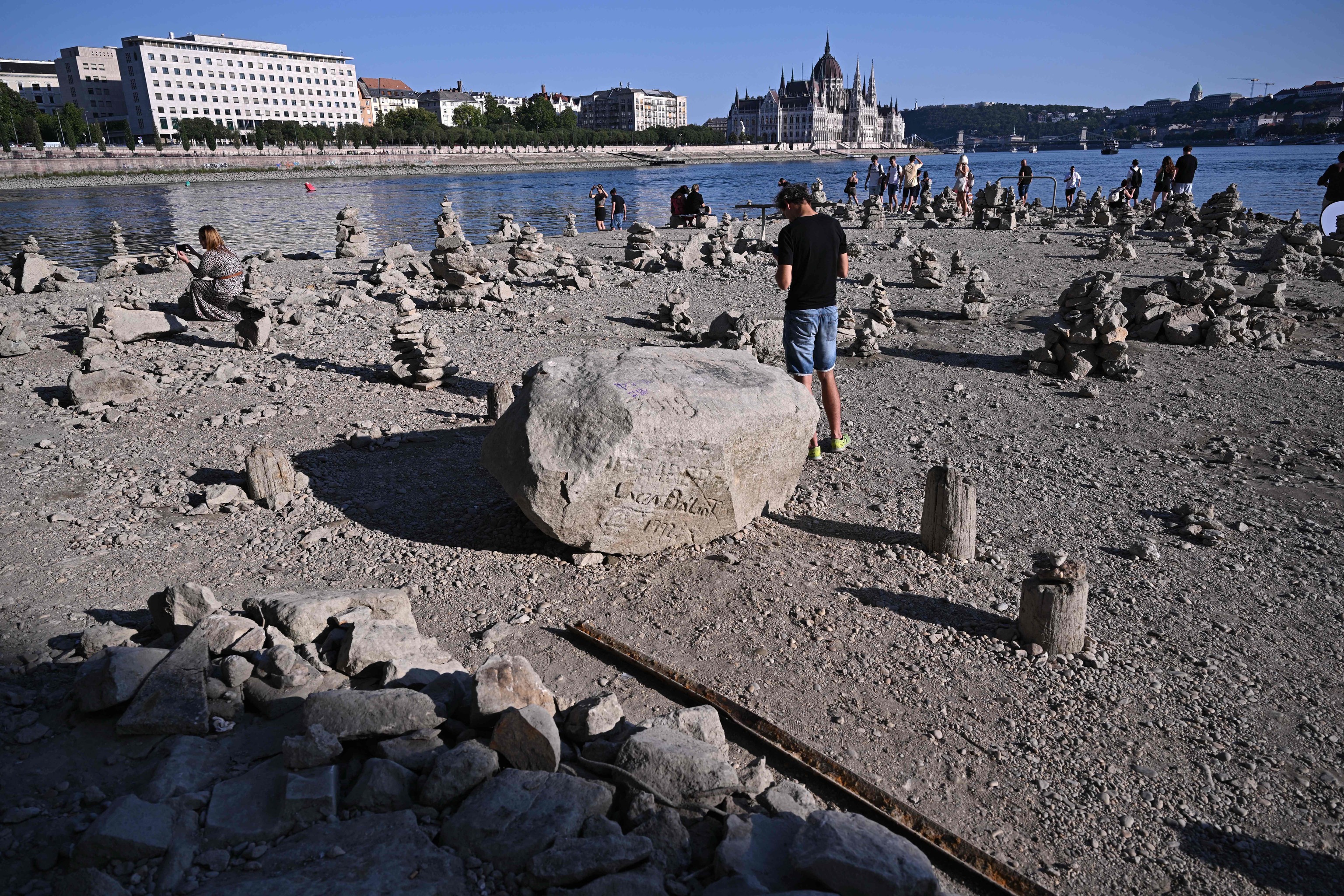 El verano bajo mínimos de los grandes ríos europeos obliga a alterar las rutas de los cruceros