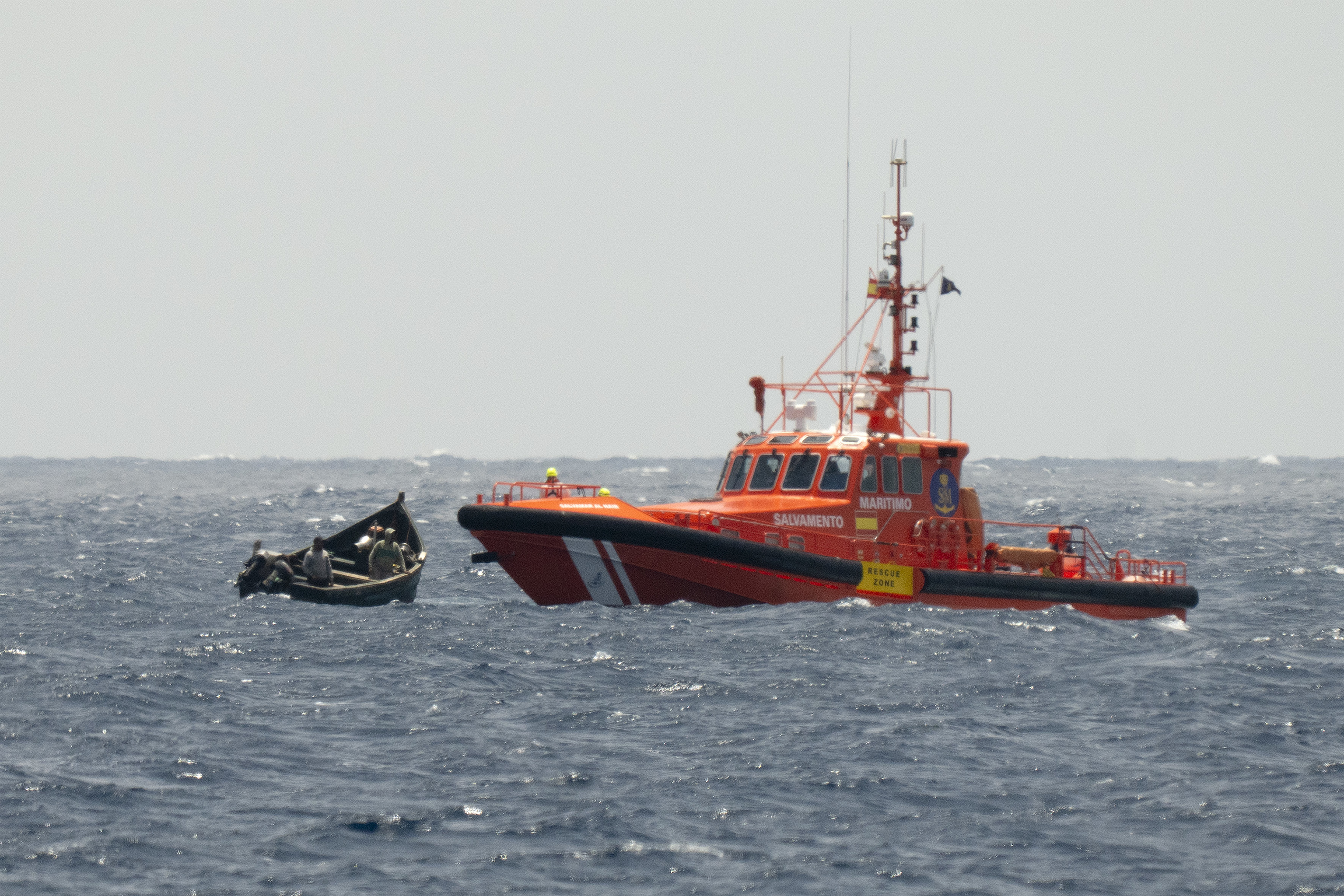 Mueren 17 personas tratando de llegar en una patera a las costas de Baleares tras 15 días a la deriva