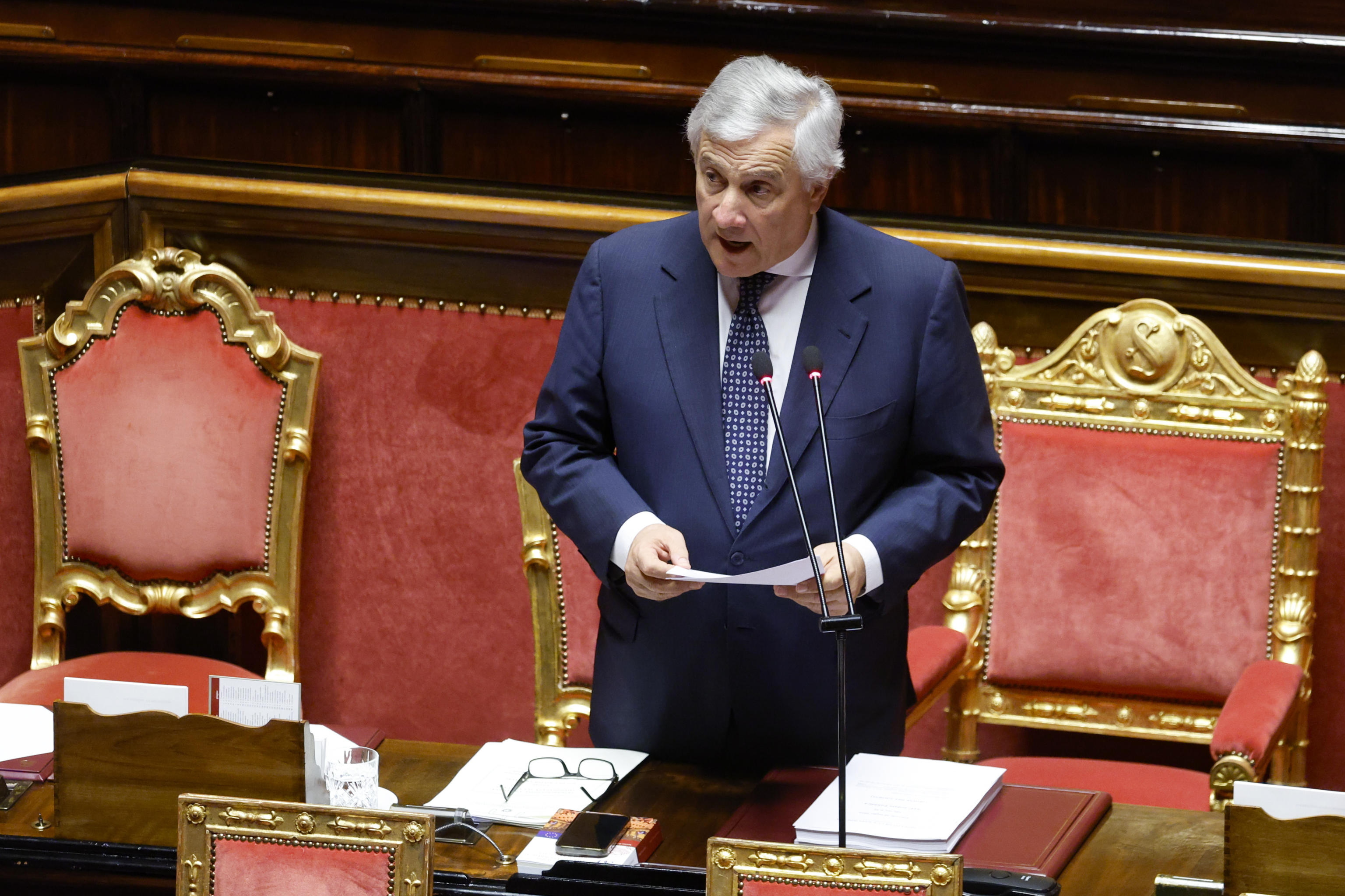 Tajani critica que España no haya consultado con la UE la regularización de migrantes