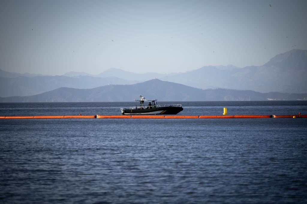 Marlaska se retrasó con el muro flotante en Ceuta y el Gobierno liquida la crisis sin responsables: "Son cosas que ocurren"